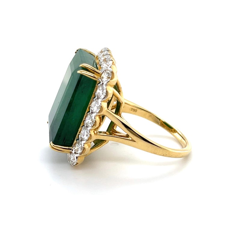 Contemporary 18ct Yellow Gold Emerald and Diamond Ring For Sale