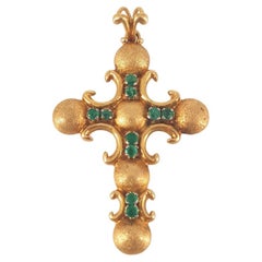 Pendentif croix en or jaune 18 carats et émeraude