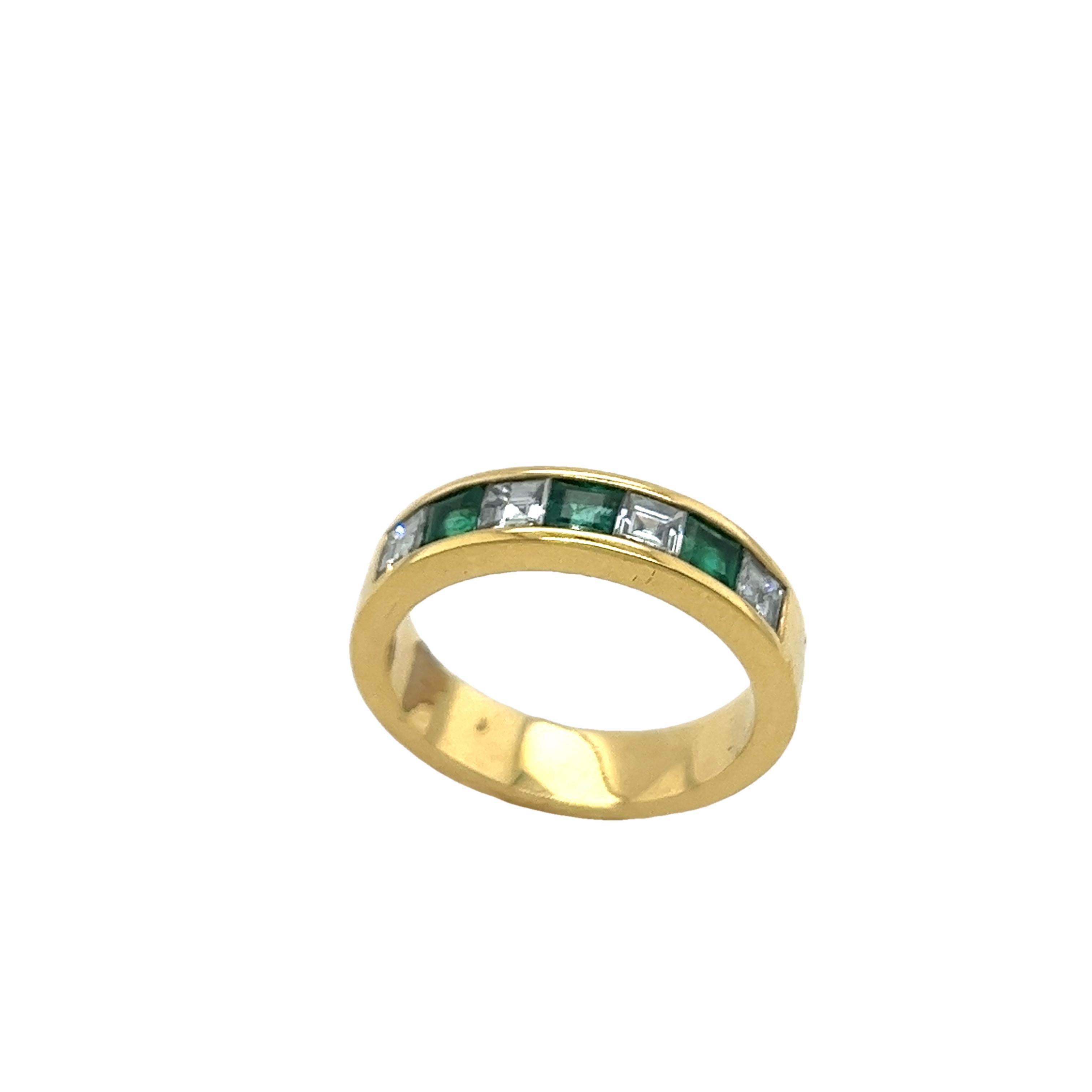 18ct Yellow Gold Emerald& Diamond 7 Stone Ring, 0.67ct & 0.52ct Emerald In New Condition For Sale In London, GB