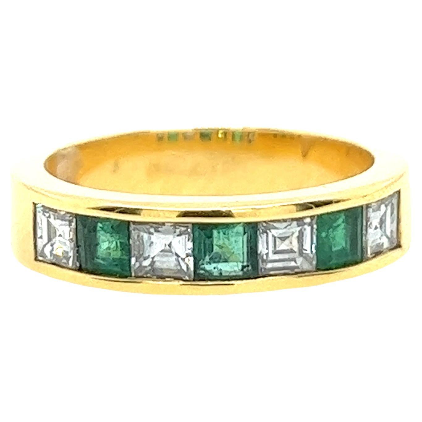 18ct Yellow Gold Emerald& Diamond 7 Stone Ring, 0.67ct & 0.52ct Emerald For Sale