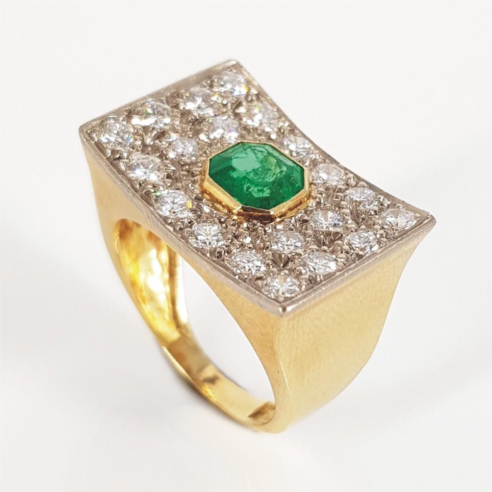 18CT Yellow Gold Emerald & Diamond Ring 1