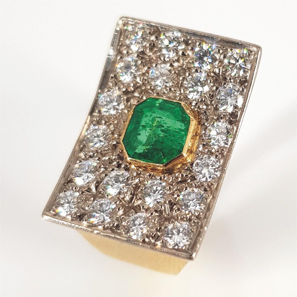Anillo de oro amarillo de 18 quilates con esmeralda y diamantes 5