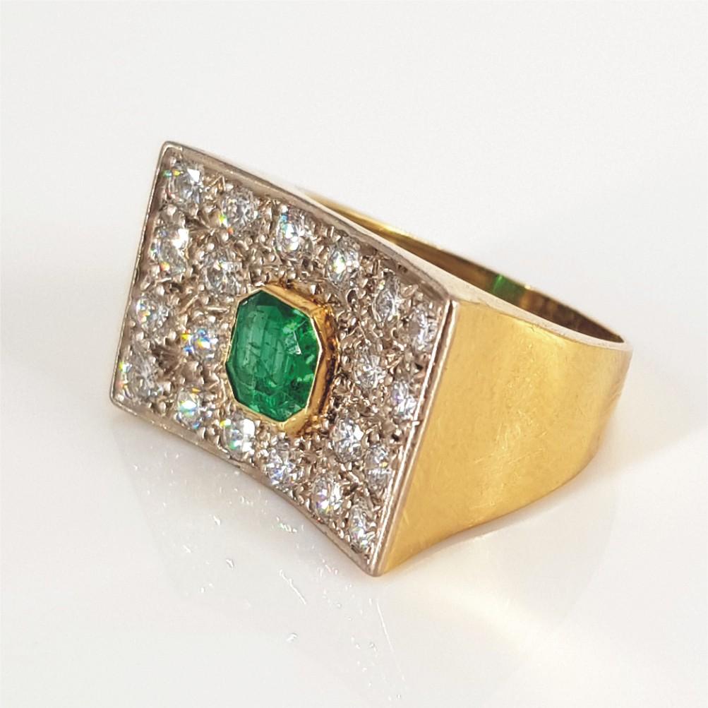 18ct gold emerald ring