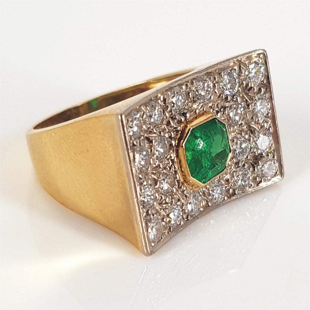 Women's or Men's 18CT Yellow Gold Emerald & Diamond Ring