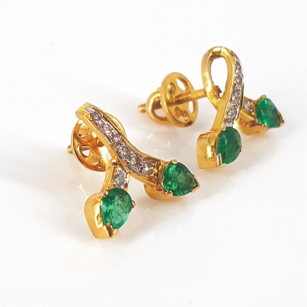 Set aus Ring, Anhänger und Ohrringen, 18 Karat Gelbgold Smaragd & Diamant im Angebot 4