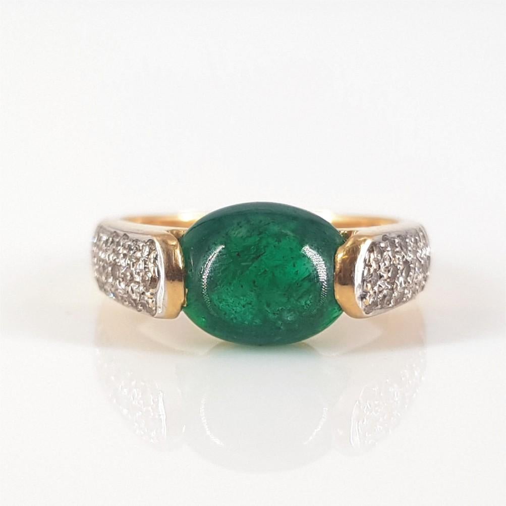 Women's or Men's 18ct Yellow Gold Emerald & Diamond Ring, Pendant & Earrings Set For Sale