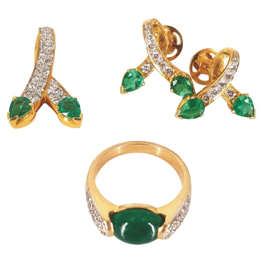 18ct Yellow Gold Emerald 
Diamond Ring, Pendant 
Earrings Set For Sale