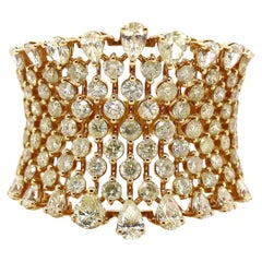 Anillo de diamantes amarillos fantasía de oro amarillo de 18 qt