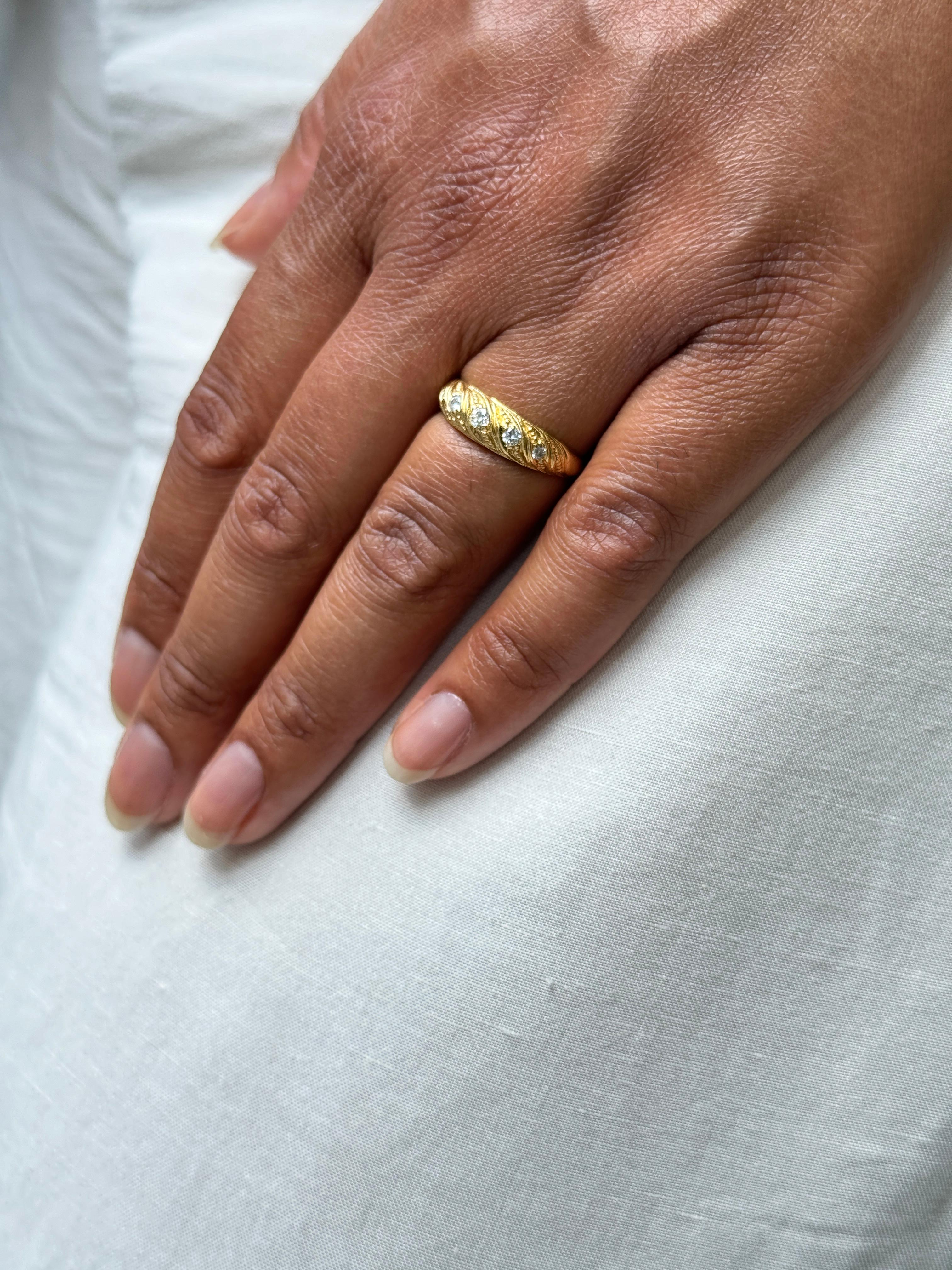 Modern 18ct Yellow Gold Five Stone Diamond Vintage Twist Ring For Sale
