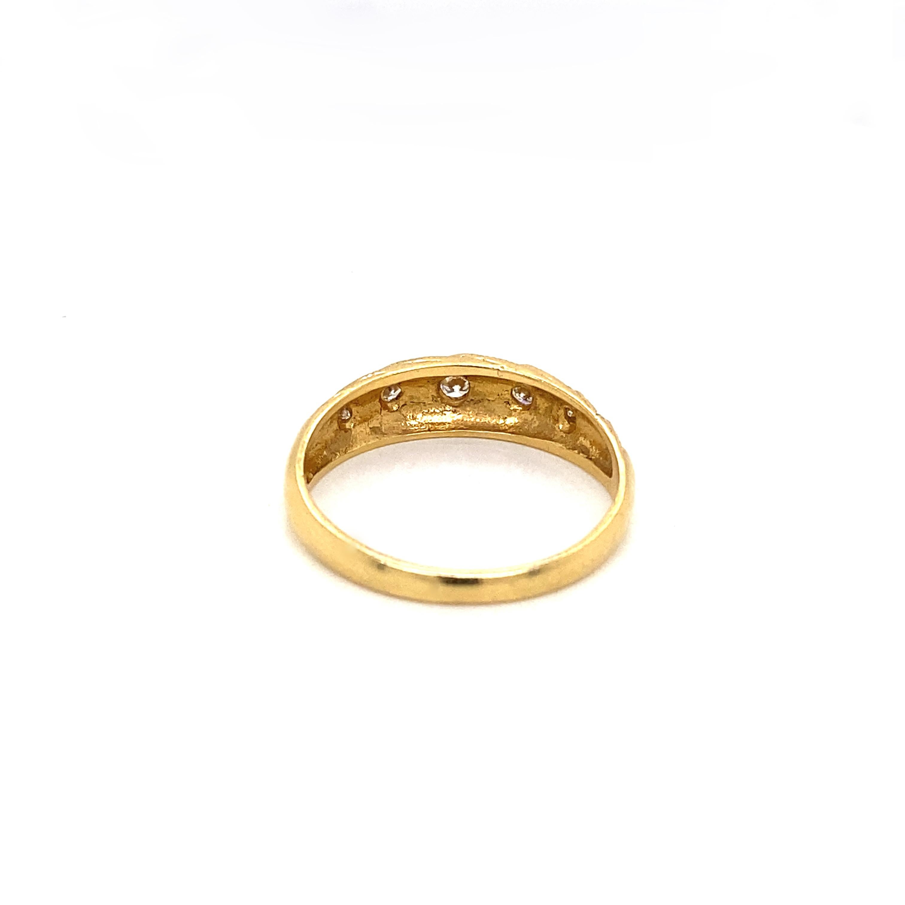 Brilliant Cut 18ct Yellow Gold Five Stone Diamond Vintage Twist Ring For Sale
