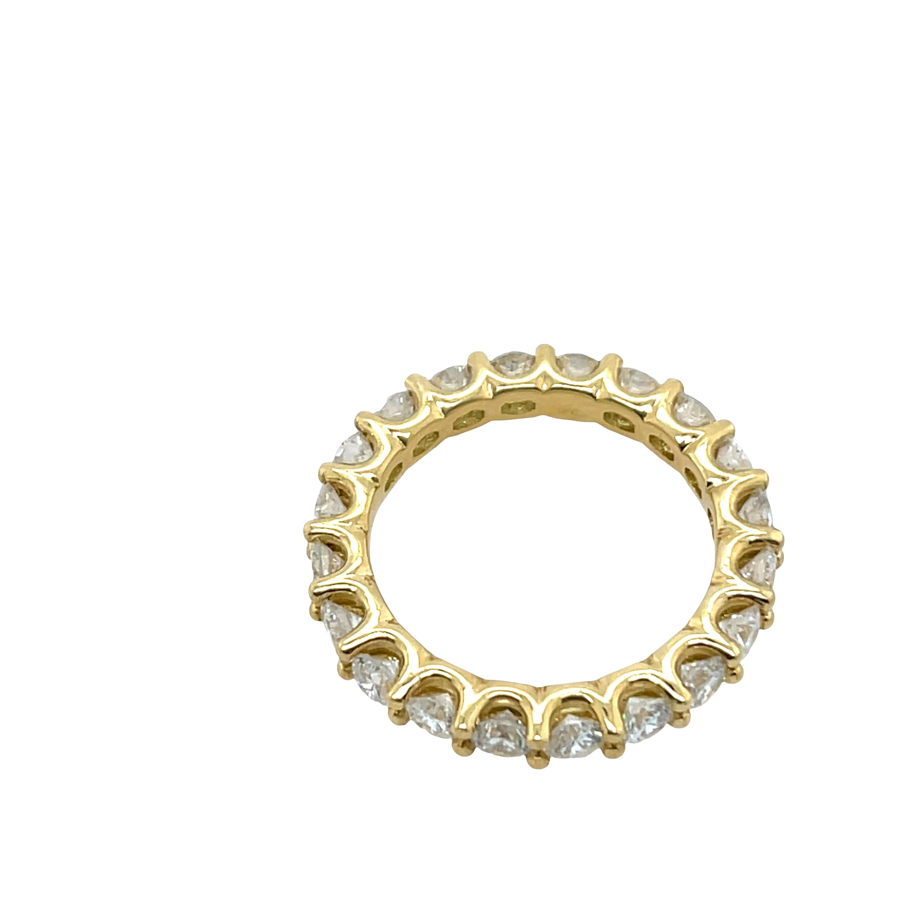 Taglio rotondo Anello di diamanti a eternità in oro giallo 18 ct, con 2,0 ct di diamanti naturali incastonati in vendita