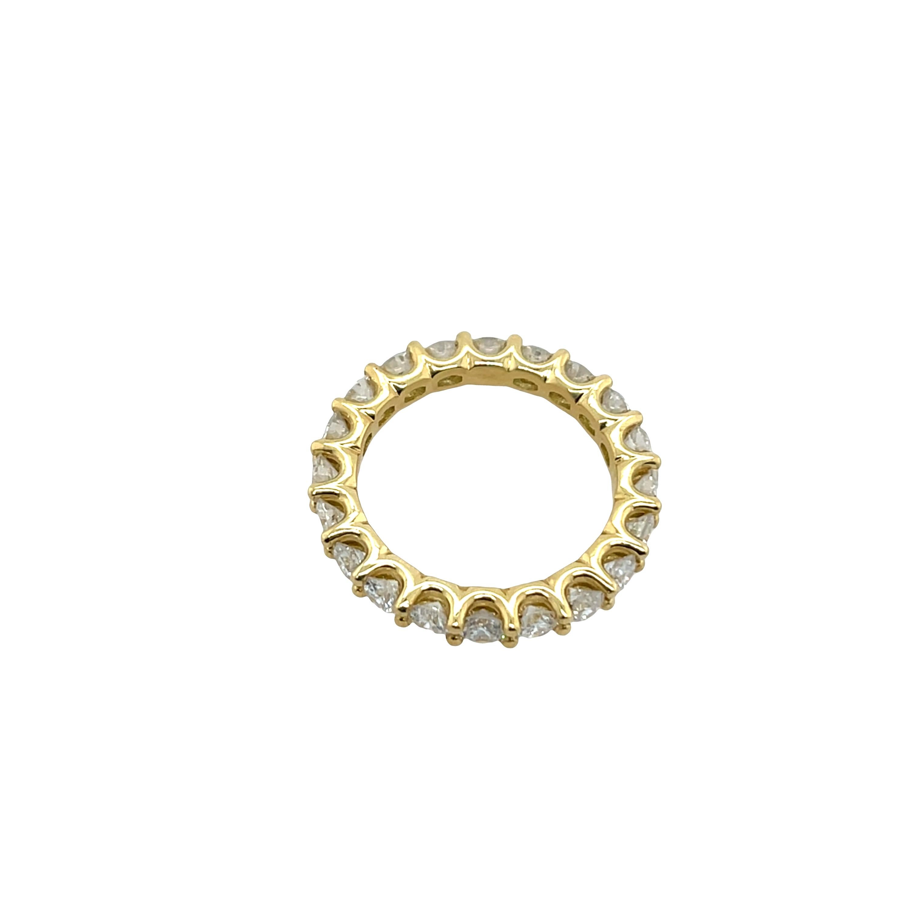 Anello di diamanti a eternità in oro giallo 18 ct, con 2,0 ct di diamanti naturali incastonati In condizioni Nuovo in vendita a London, GB