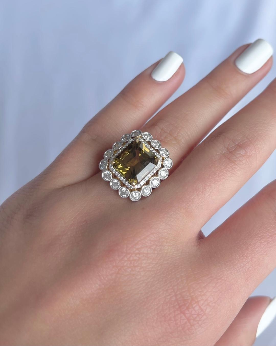 GIA CERTIFIED 18ct Gelbgold 'Natural Alexandrit' und Diamant-Ring Damen im Angebot