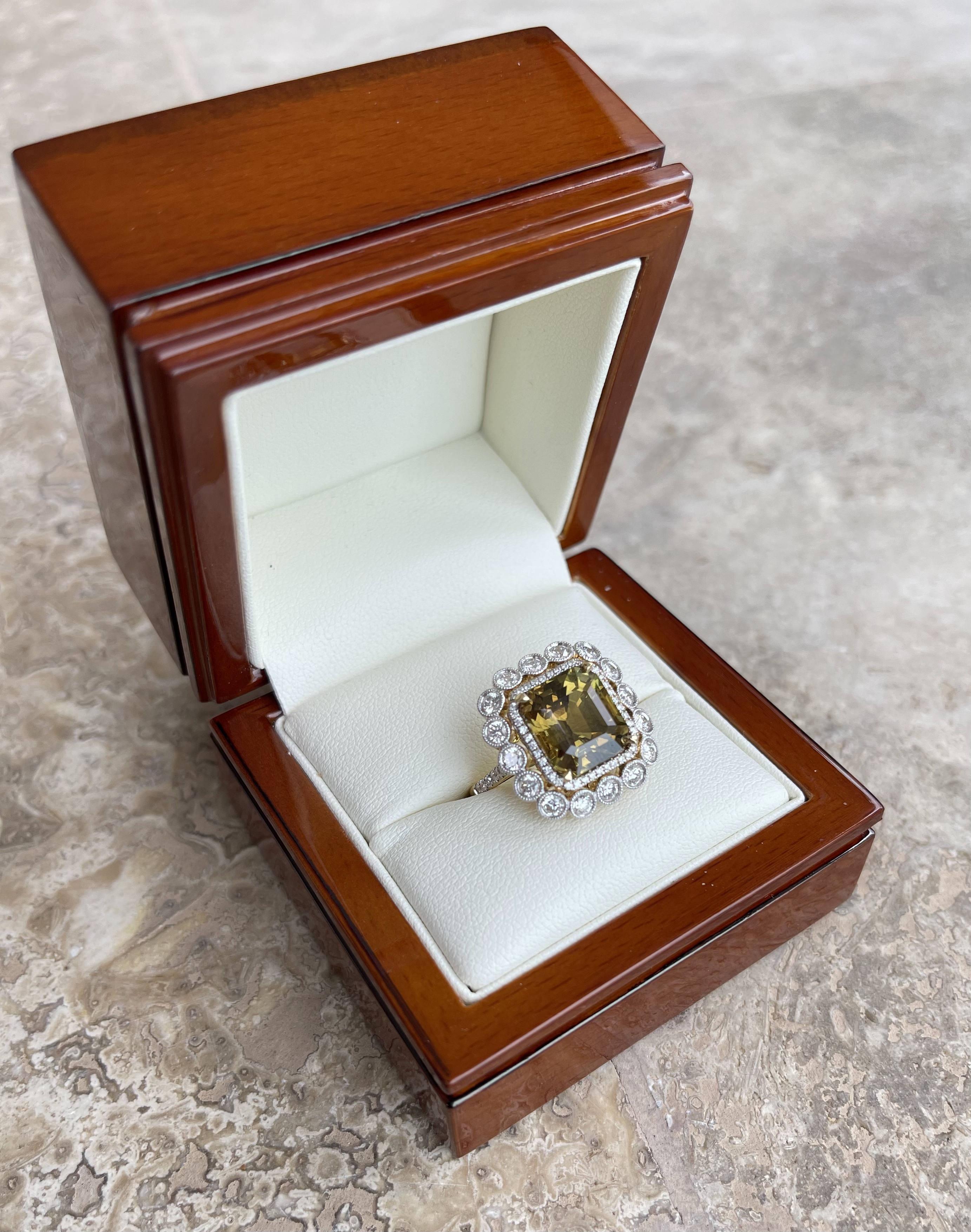 GIA CERTIFIED 18ct Gelbgold 'Natural Alexandrit' und Diamant-Ring im Angebot 3