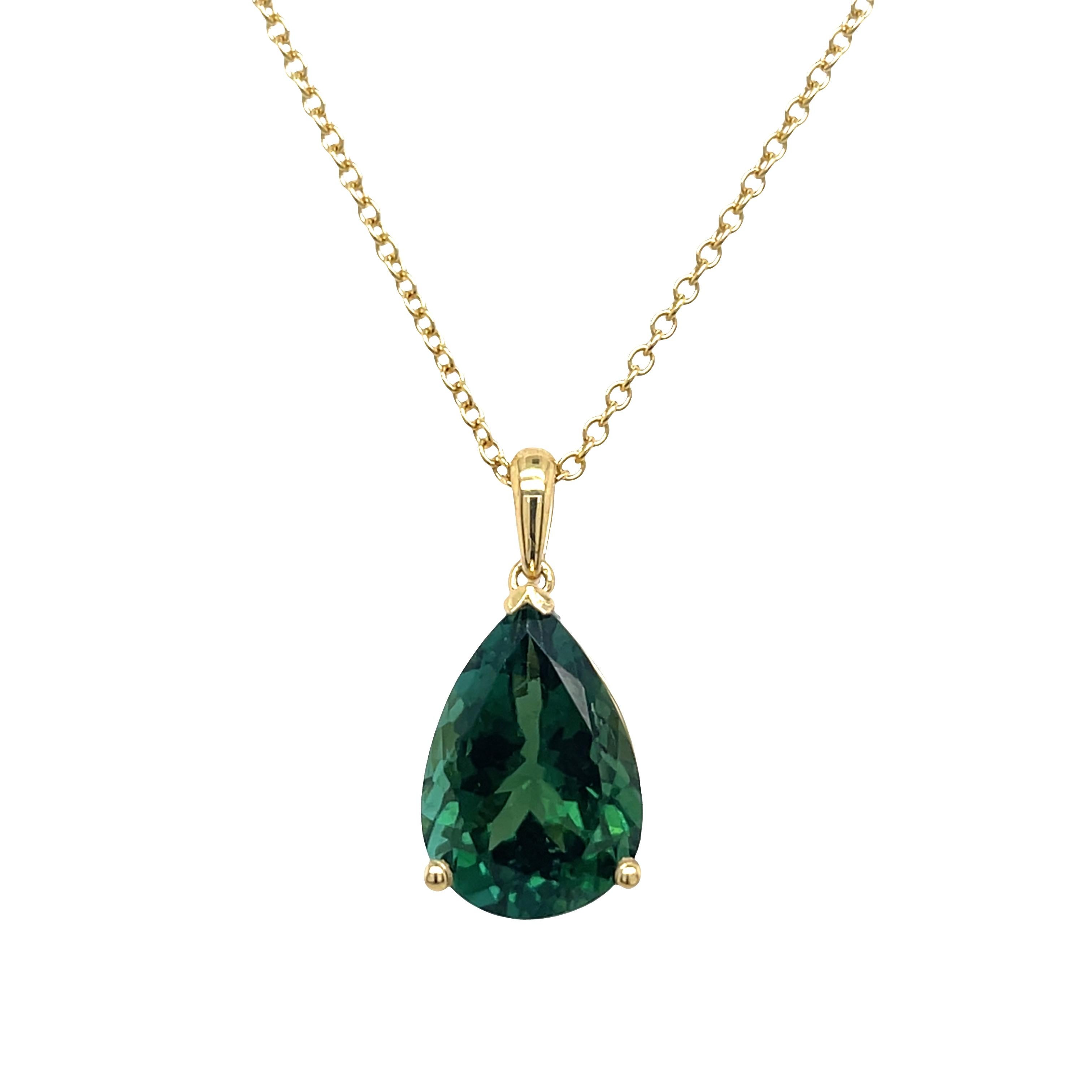 Taglio a goccia 18ct Yellow Gold Green Tourmaline Pendant on 18ct Chain in vendita