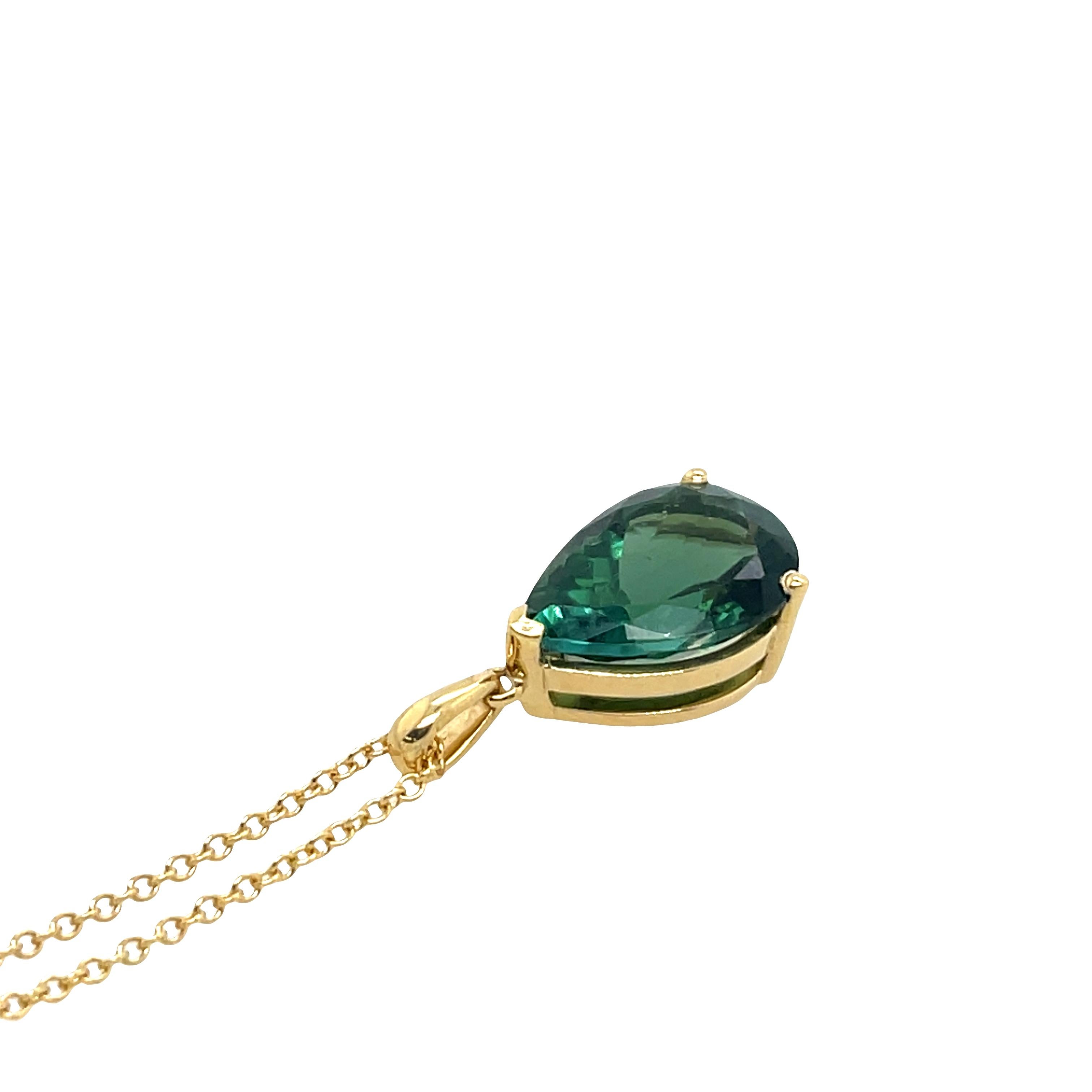 18ct Yellow Gold Green Tourmaline Pendant on 18ct Chain In condizioni Nuovo in vendita a London, GB
