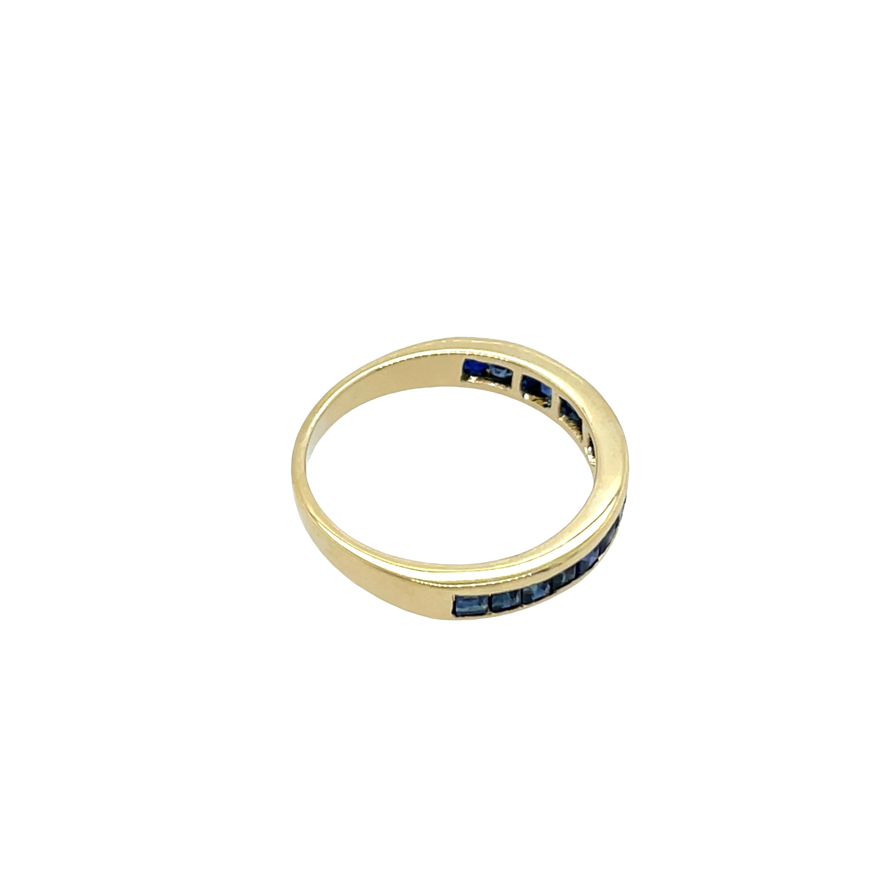 Taille princesse Bague demi-éternité en or jaune 18ct avec saphir naturel en vente