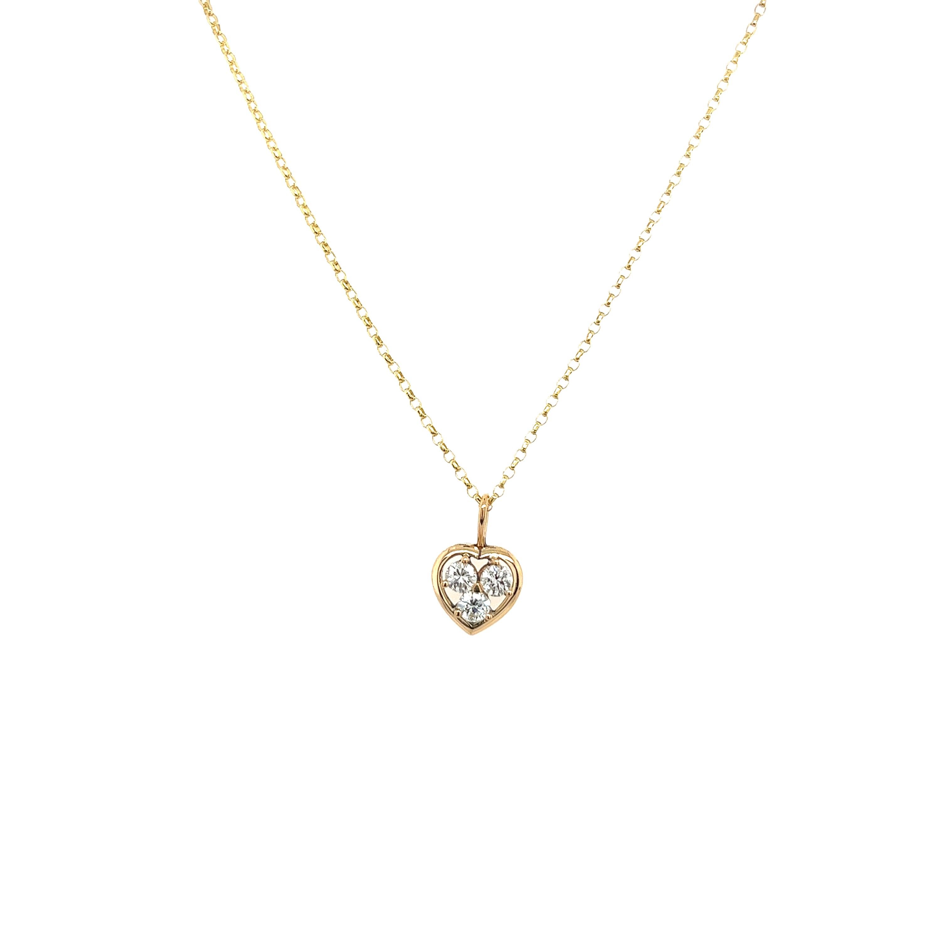 Pendentif en or jaune 18 carats en forme de cœur serti de 3 diamants ronds Excellent état - En vente à London, GB