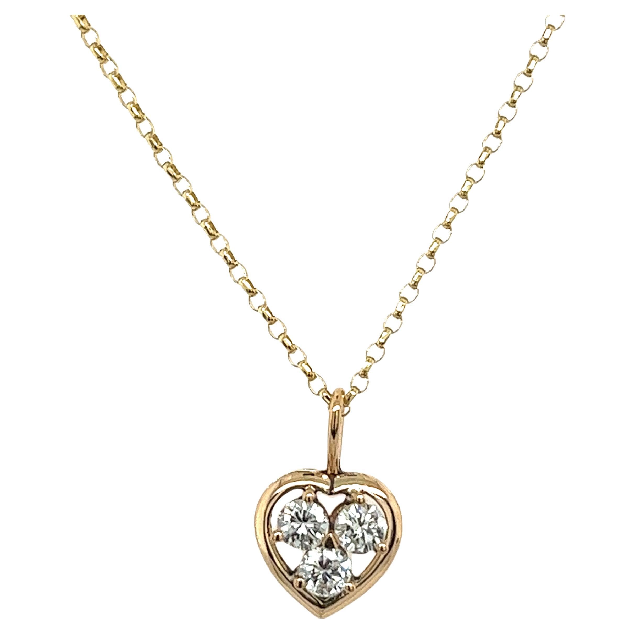 Colgante en forma de corazón de oro amarillo de 18 ct engastado con 3 diamantes redondos