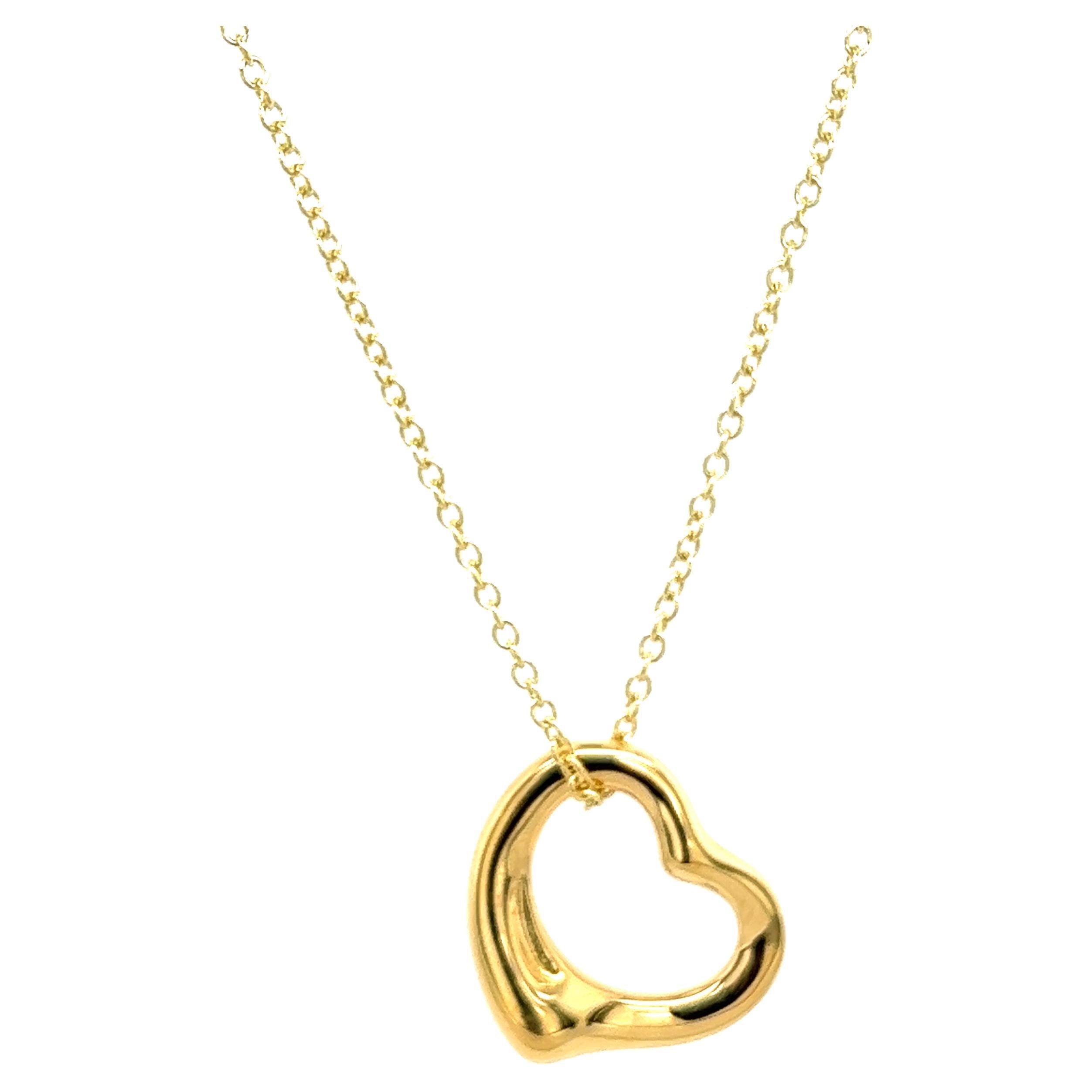 Pendentif en or jaune 18ct en forme de coeur suspendu à une chaîne en or jaune 18ct 20".