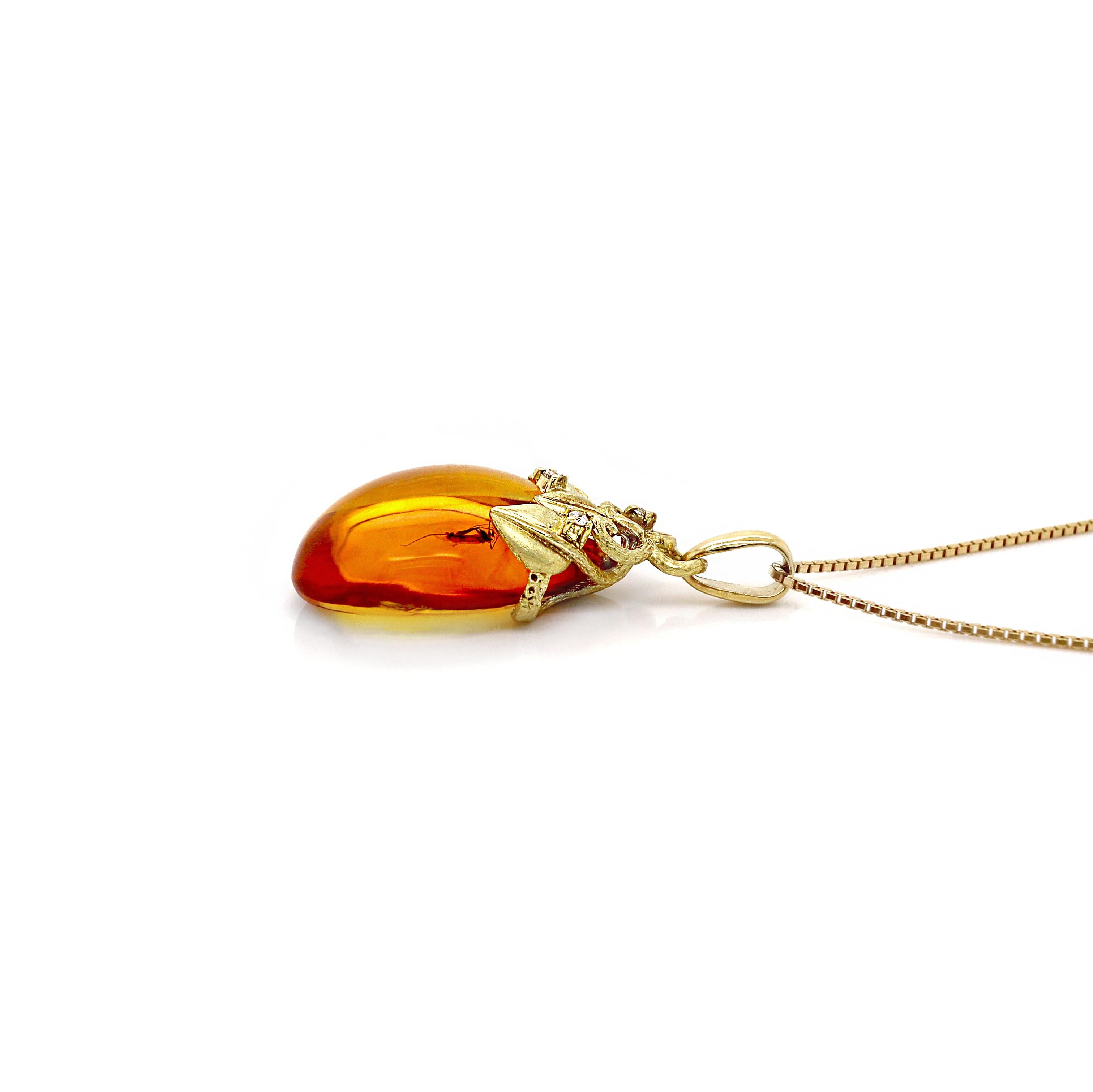 18CT Yellow Gold Insect In Amber And Diamond Pendant With Necklace For Sale 3