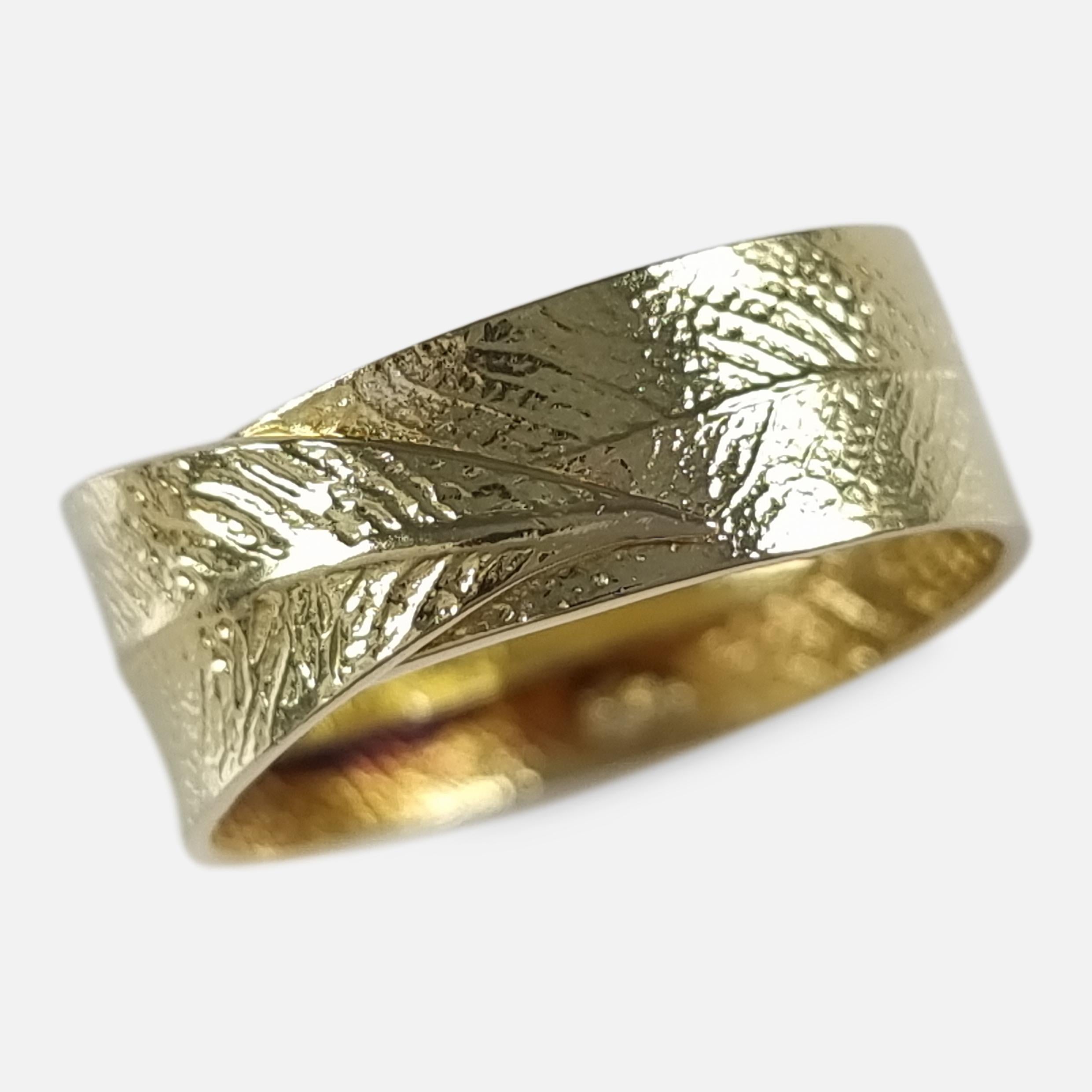 An 18ct yellow gold leaf ring by H.Stern. The ring is of wraparound form, decorated with fine leaf detailing.

Hallmarked with the Common Control Mark for 18ct gold.

Assay: - .750 (18ct gold).

Period: - Modern.

Maker: - H.Stern.

Measurement: -