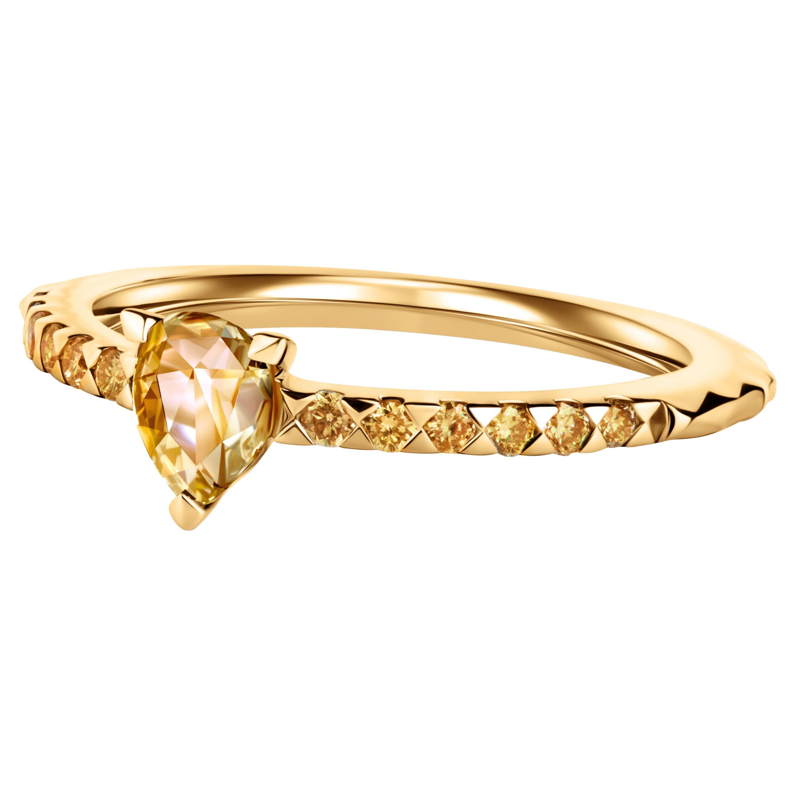 Bague en or jaune 18 carats et diamant en forme de larme claire