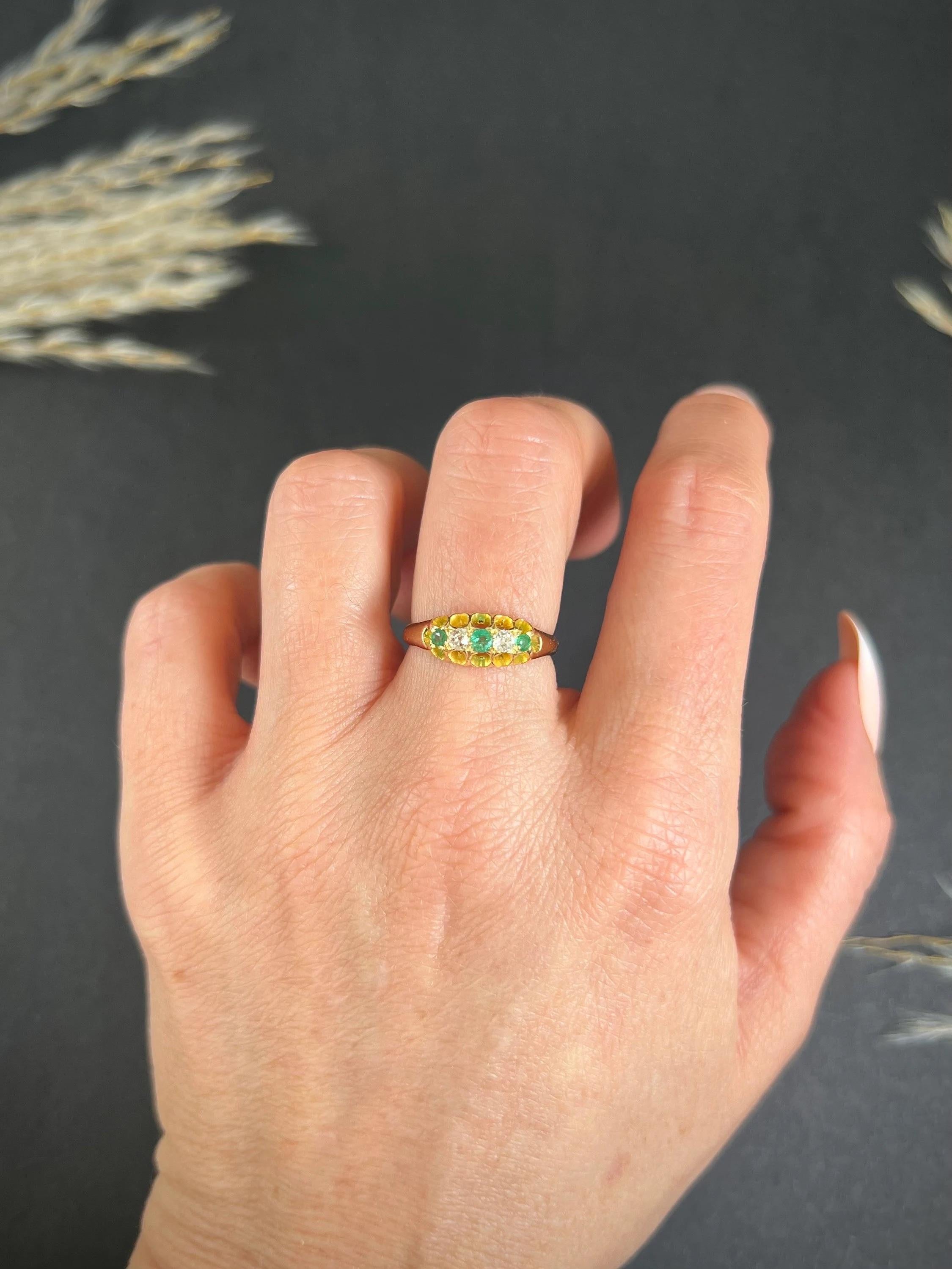 18ct Yellow Gold, London Hallmarked Edwardian 5 Stone Emerald & Diamond Ring For Sale 1