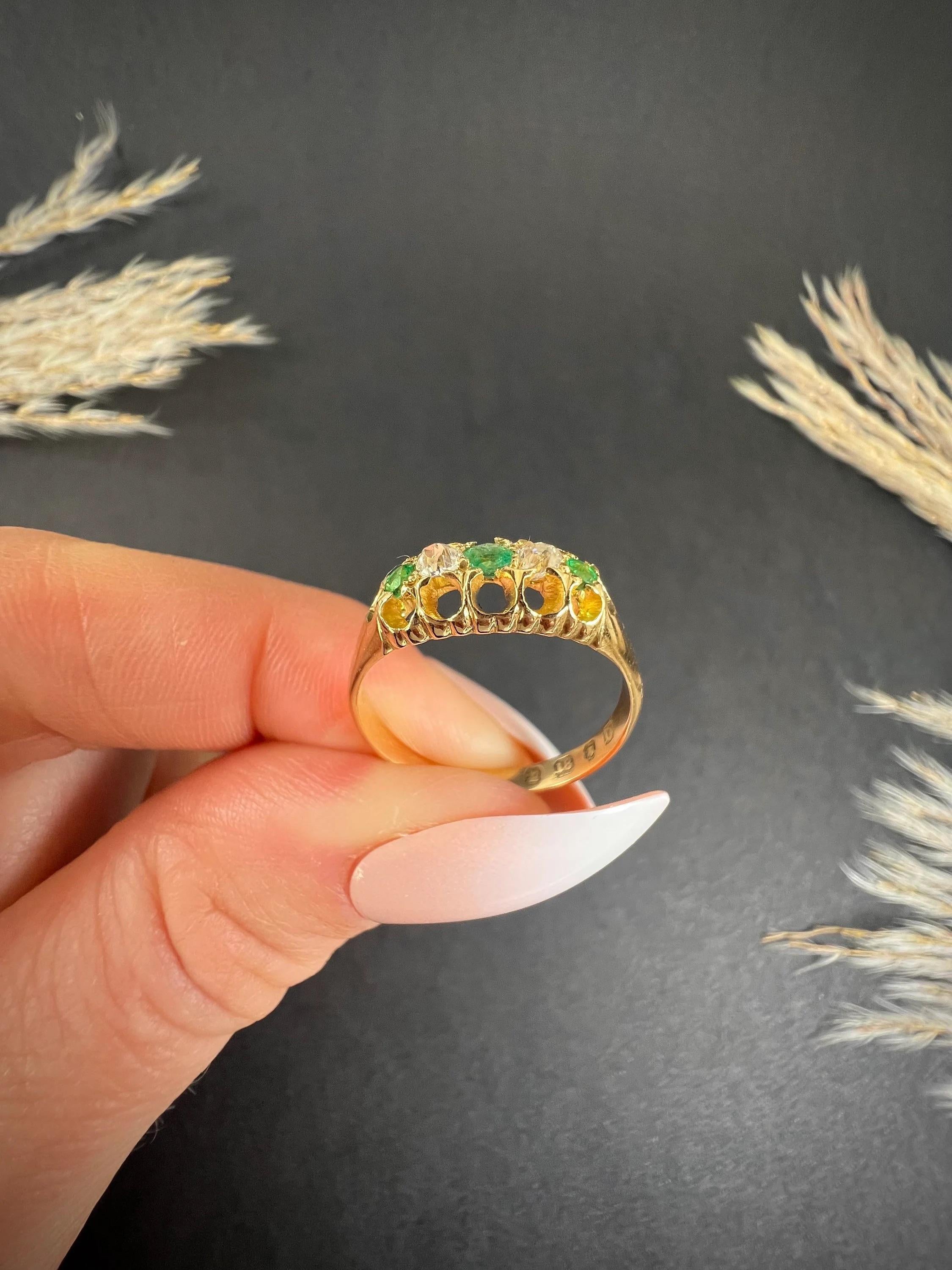 18ct Yellow Gold, London Hallmarked Edwardian 5 Stone Emerald & Diamond Ring For Sale 3