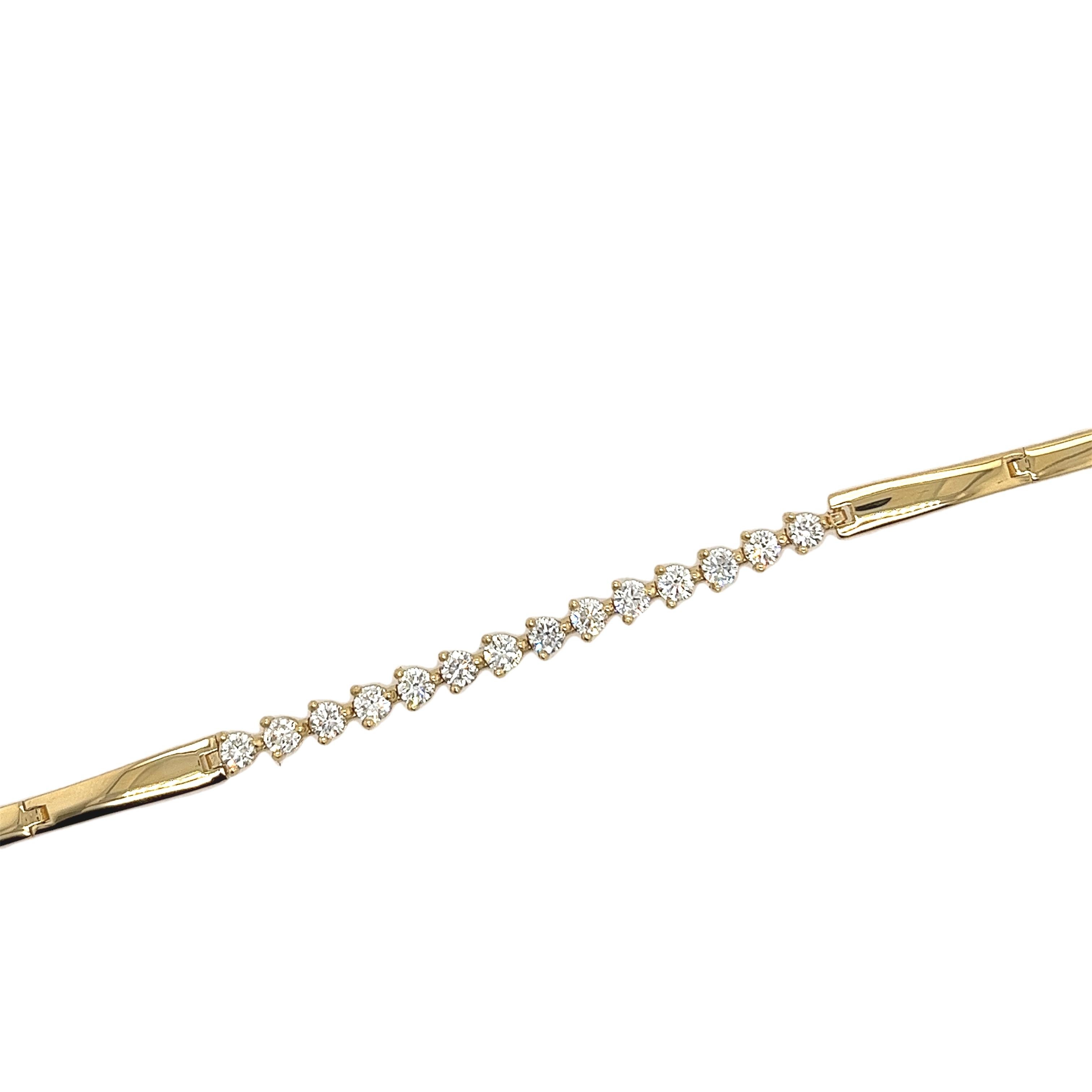 Women's 18ct Yellow Gold Natural Diamond Bracelet, Set With 2.25ct Round Diamonds For Sale