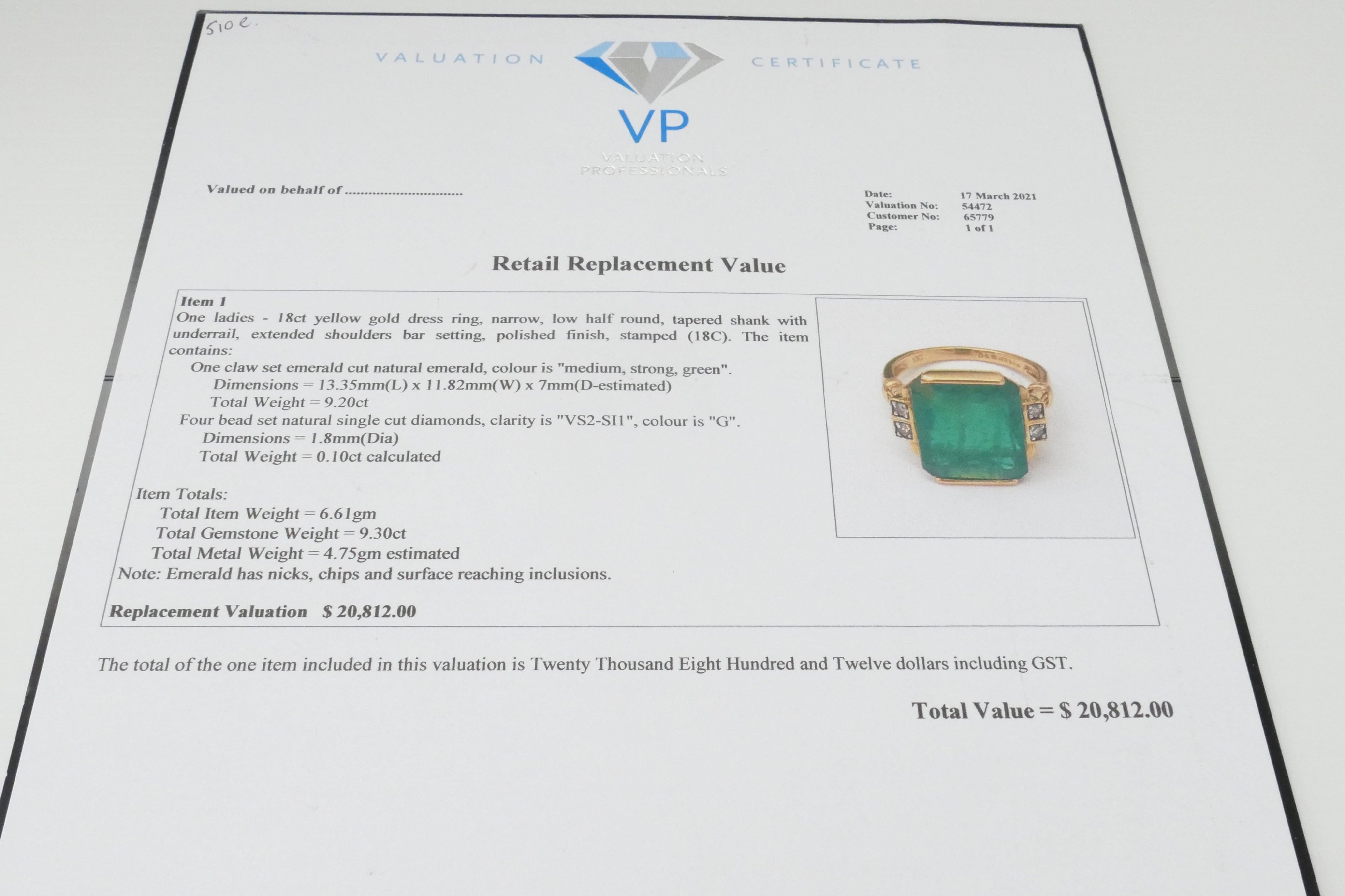 18ct Yellow Gold Natural Emerald & Diamond Ring In Excellent Condition For Sale In Splitter's Creek, NSW