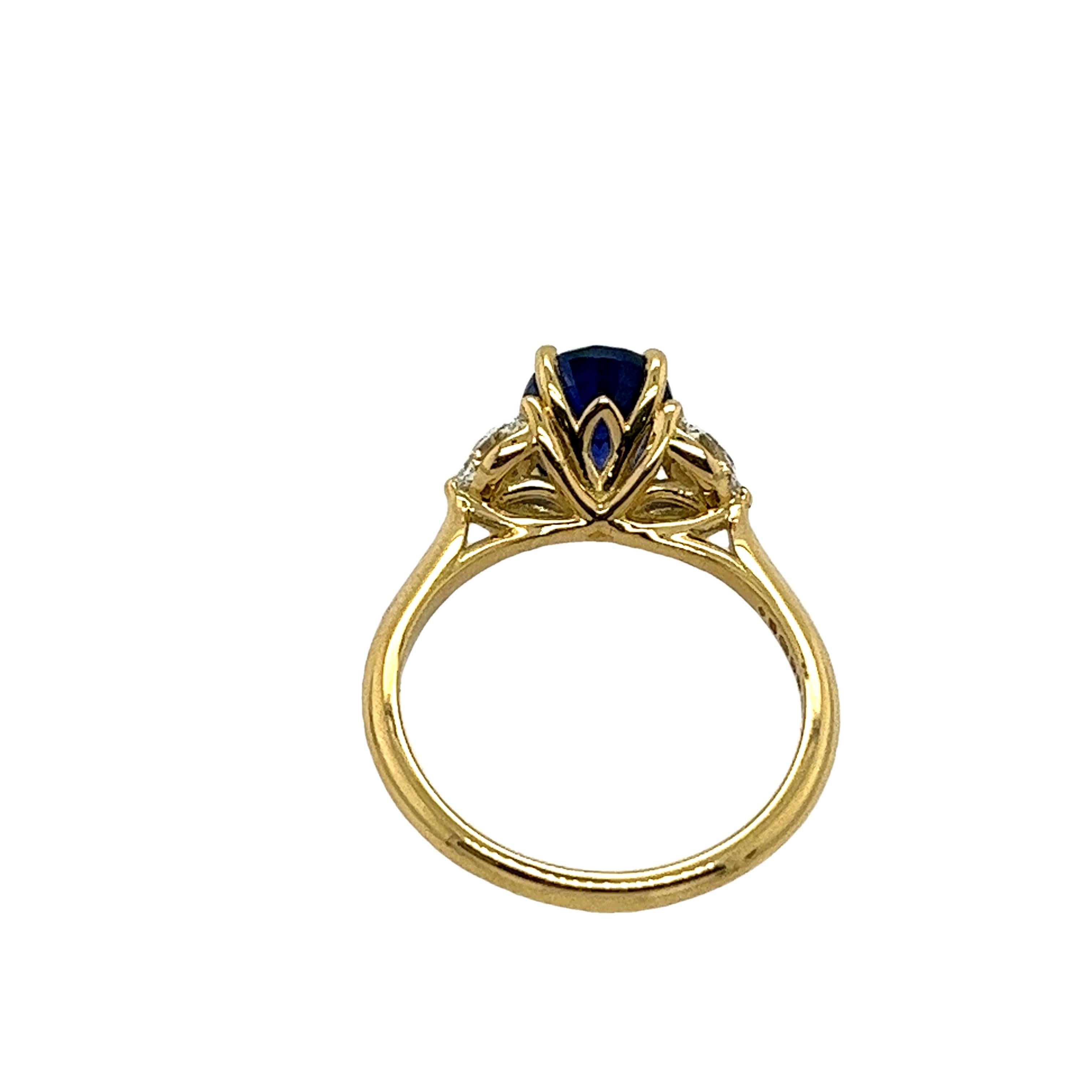 Bague en or jaune 18 carats, saphir naturel et diamants Neuf - En vente à London, GB