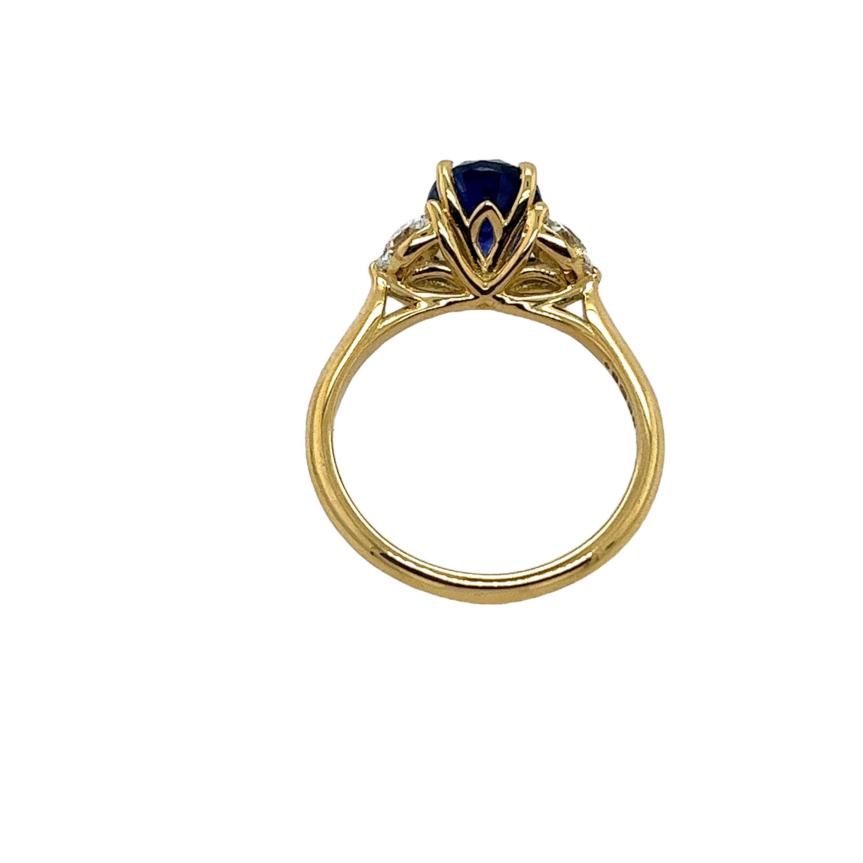 Bague en or jaune 18 carats, saphir naturel et diamants en vente 1