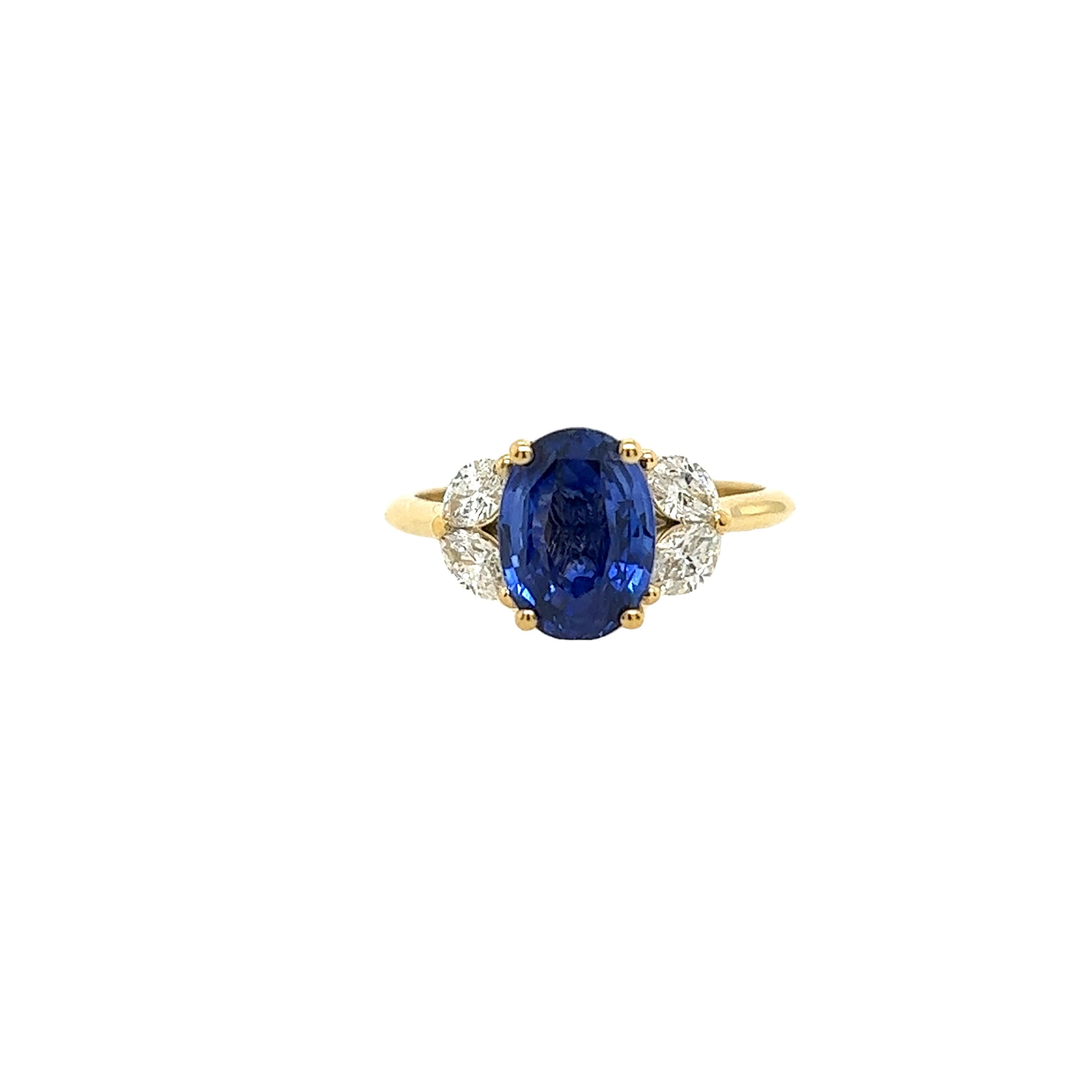 Bague en or jaune 18 carats, saphir naturel et diamants en vente 2