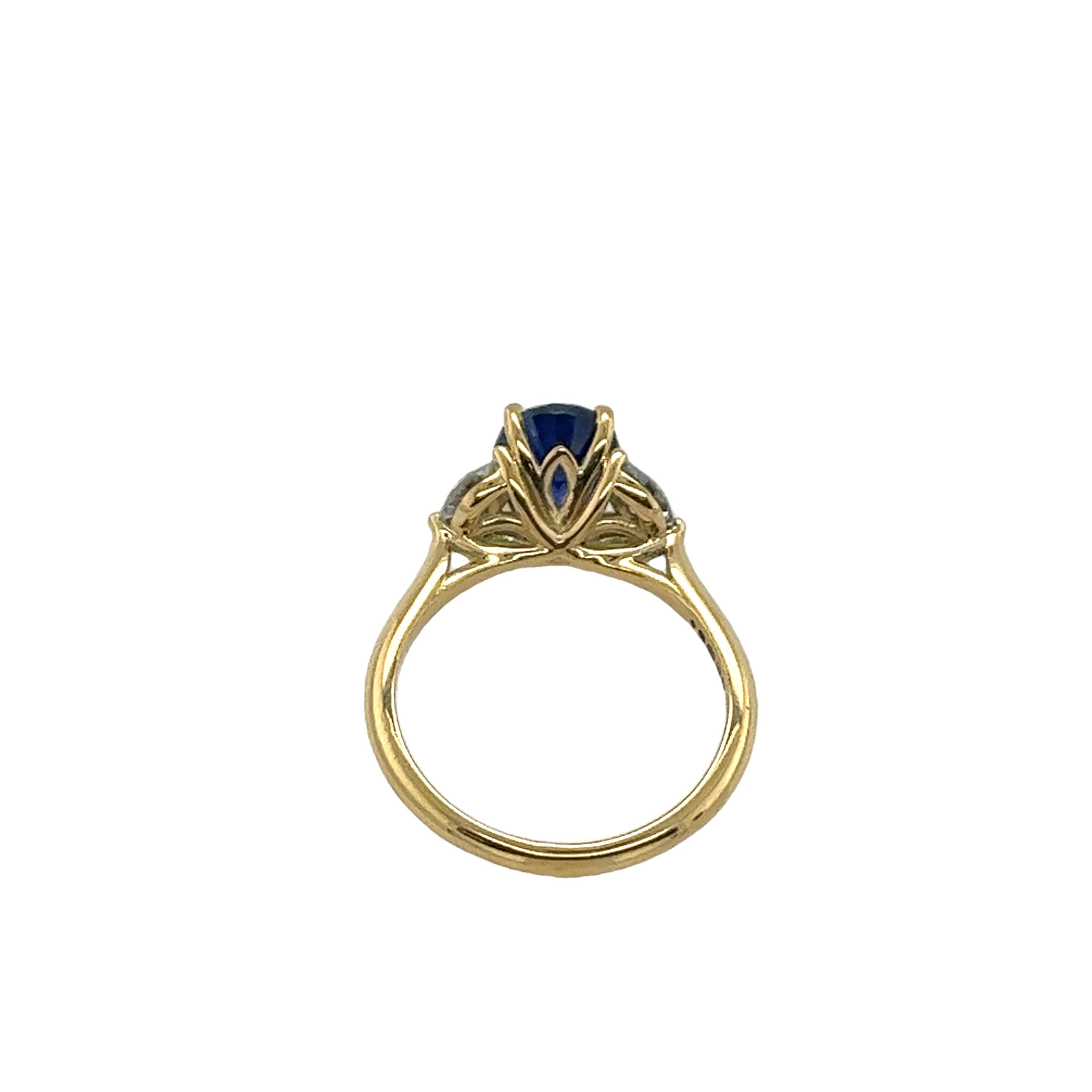 Bague en or jaune 18 carats, saphir naturel et diamants en vente 4