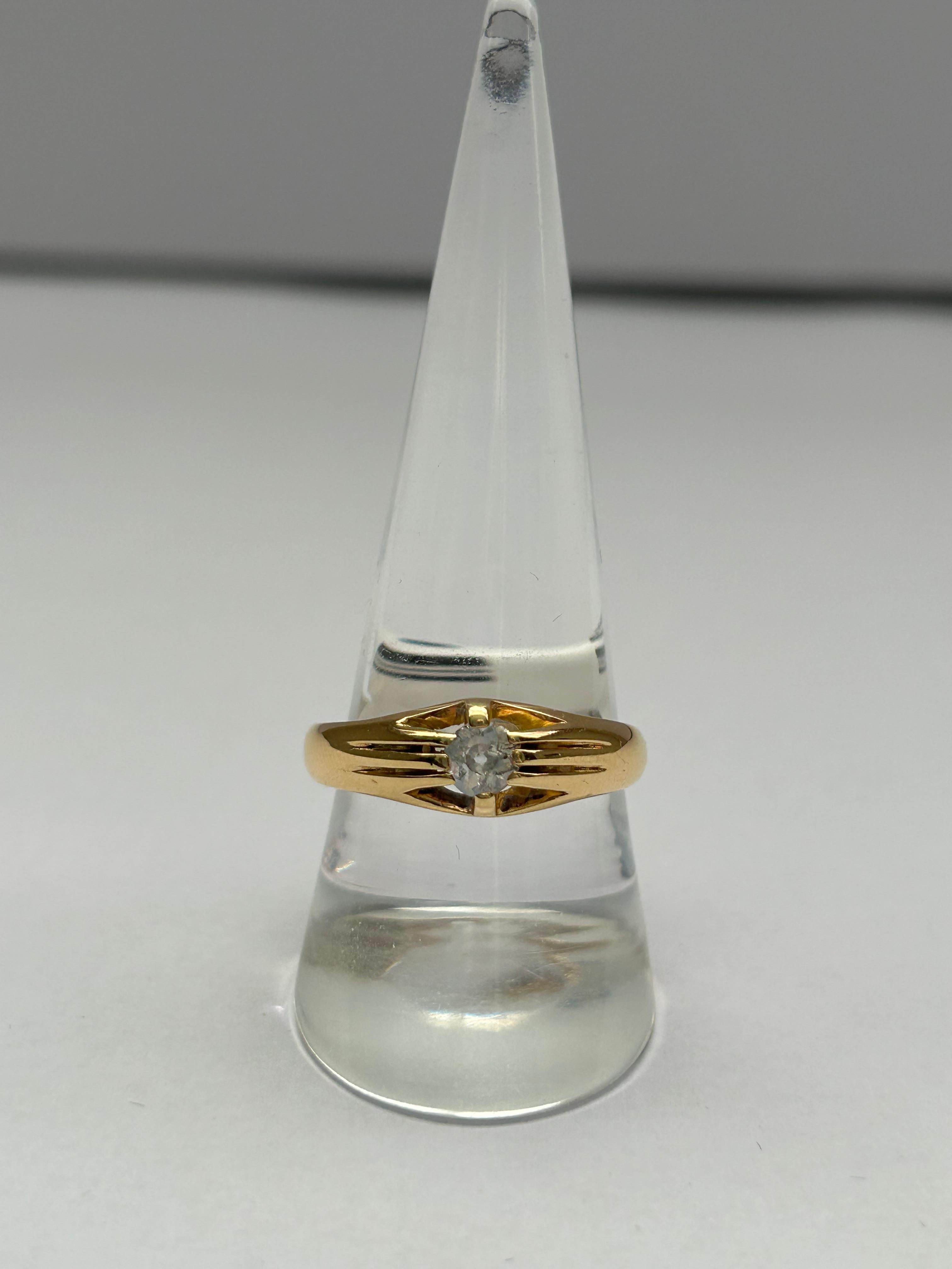 Bague solitaire en or jaune 18 carats avec diamant taille ancienne. Est 025ct. en vente 1