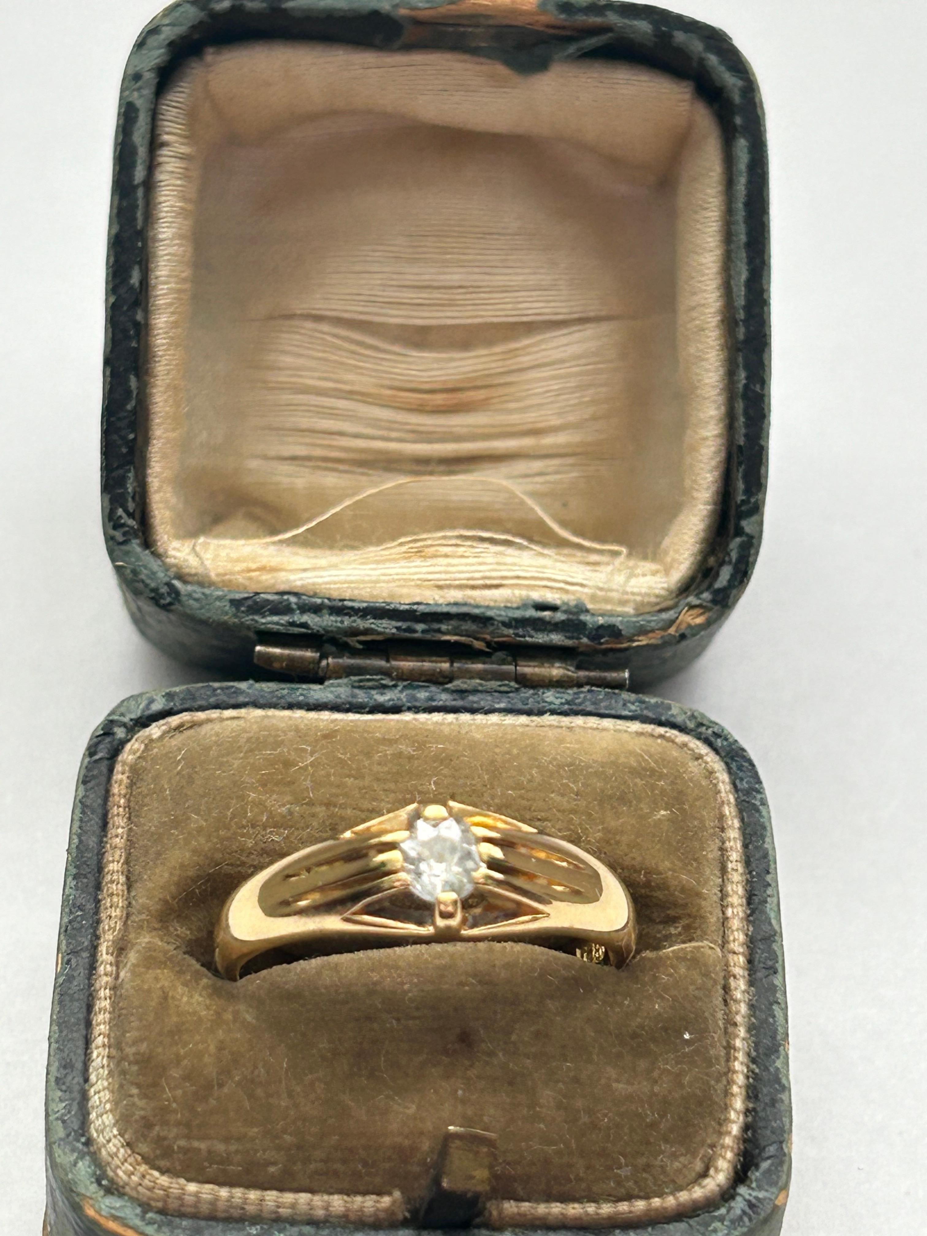 Bague solitaire en or jaune 18 carats avec diamant taille ancienne. Est 025ct. en vente 2