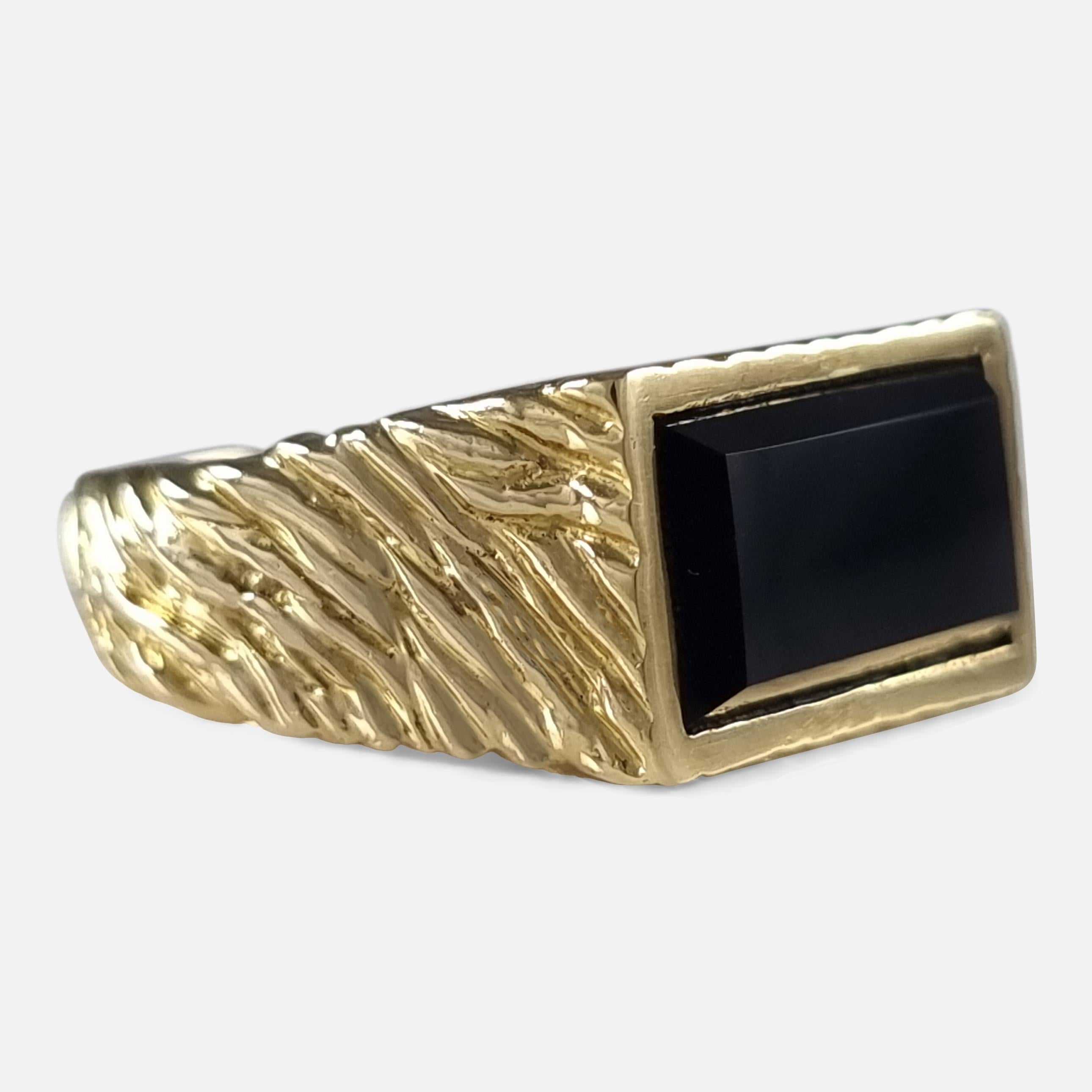 Women's or Men's 18ct Yellow Gold Onyx Signet Ring, Kutchinsky, 1971 For Sale