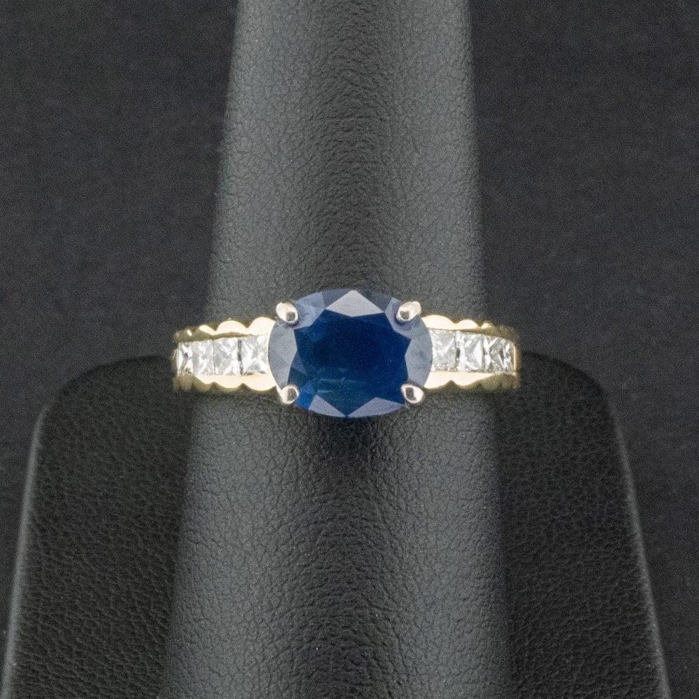 18ct Yellow Gold Oval Blue Sapphire and Diamond Ring Size O 5.1g For Sale