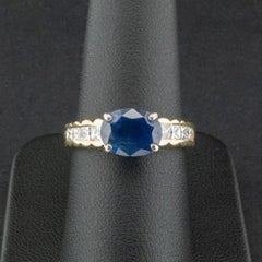 Ring aus 18 Karat Gelbgold mit ovalem blauem Saphir und Diamant, Größe O 5.1g