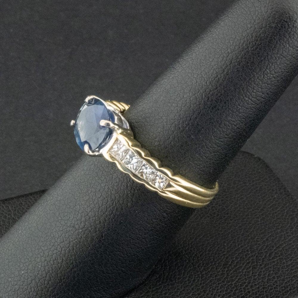 Oval Cut 18ct Yellow Gold Oval Blue Sapphire and Diamond Ring Size O 5.1g For Sale