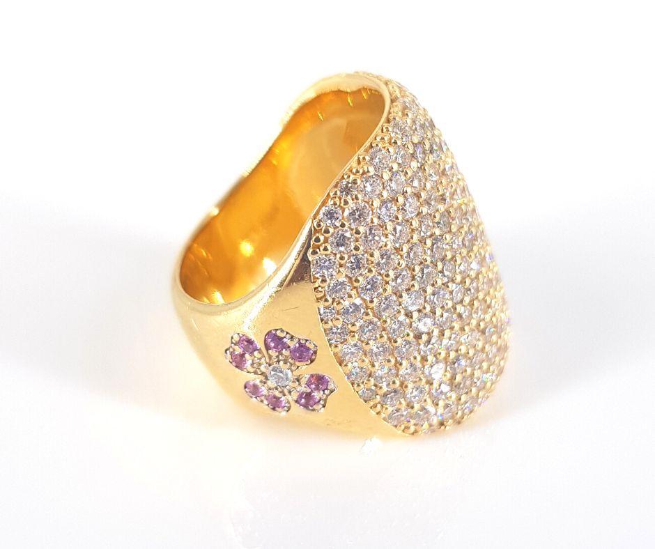 Round Cut 18CT Yellow Gold Pave Diamond Ring For Sale