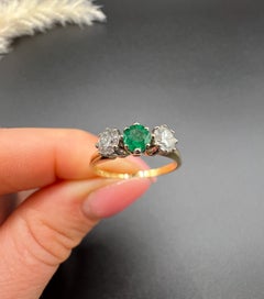 18ct Yellow Gold & Platinum Stamped 1970s 3 Stone Emerald & Diamond Trilogy Ring