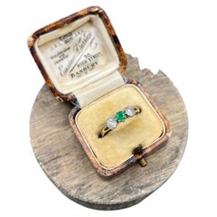 18ct Yellow Gold & Platinum Stamped 1970s 3 Stone Emerald & Diamond Trilogy Ring