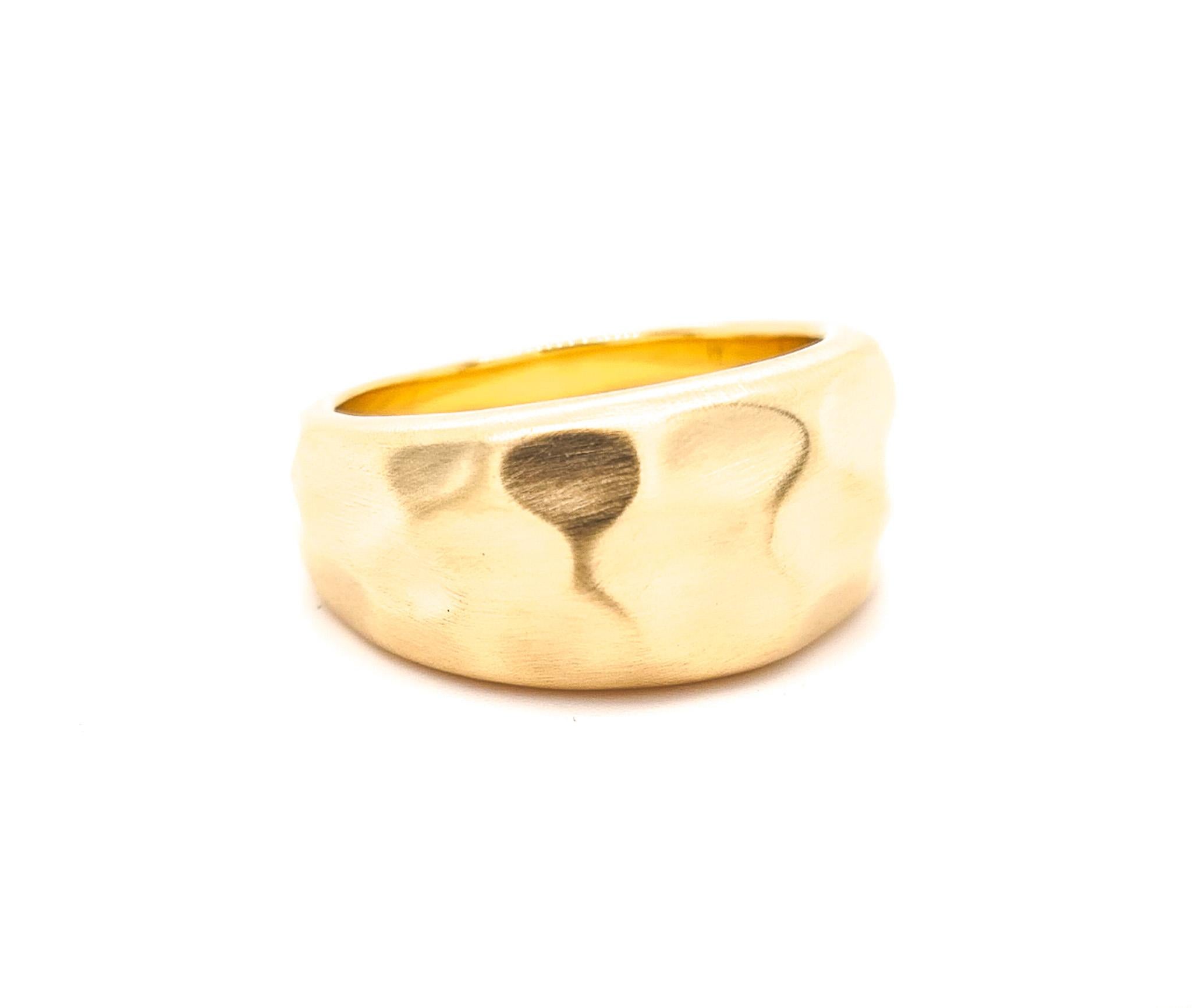 Im Angebot:  18 Karat Gelbgold Ring „Lava“ () 3