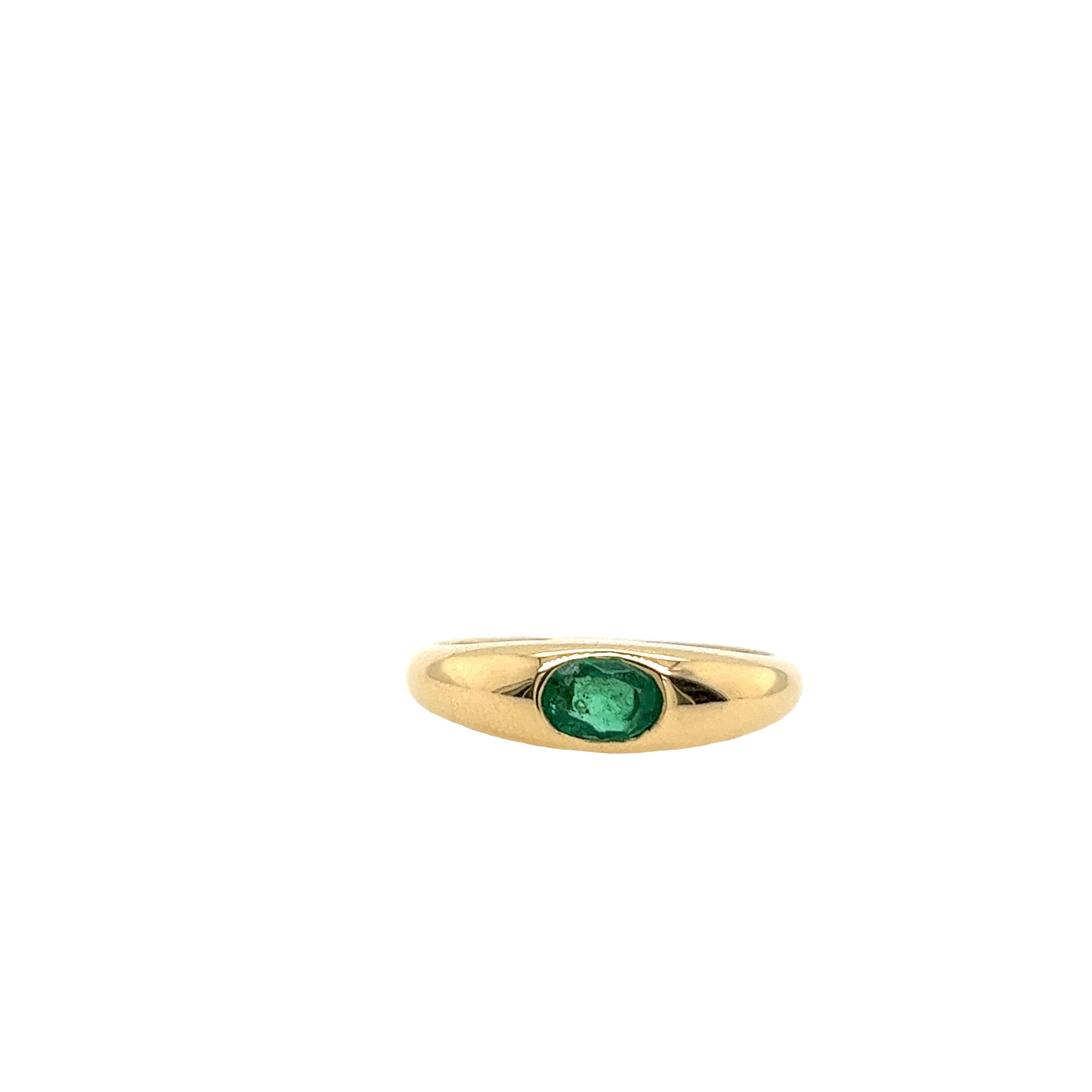 18 Karat Gelbgold Ring, gefasst mit 0,40 Karat ovalem Smaragd in natürlicher feiner Qualität (Ovalschliff) im Angebot