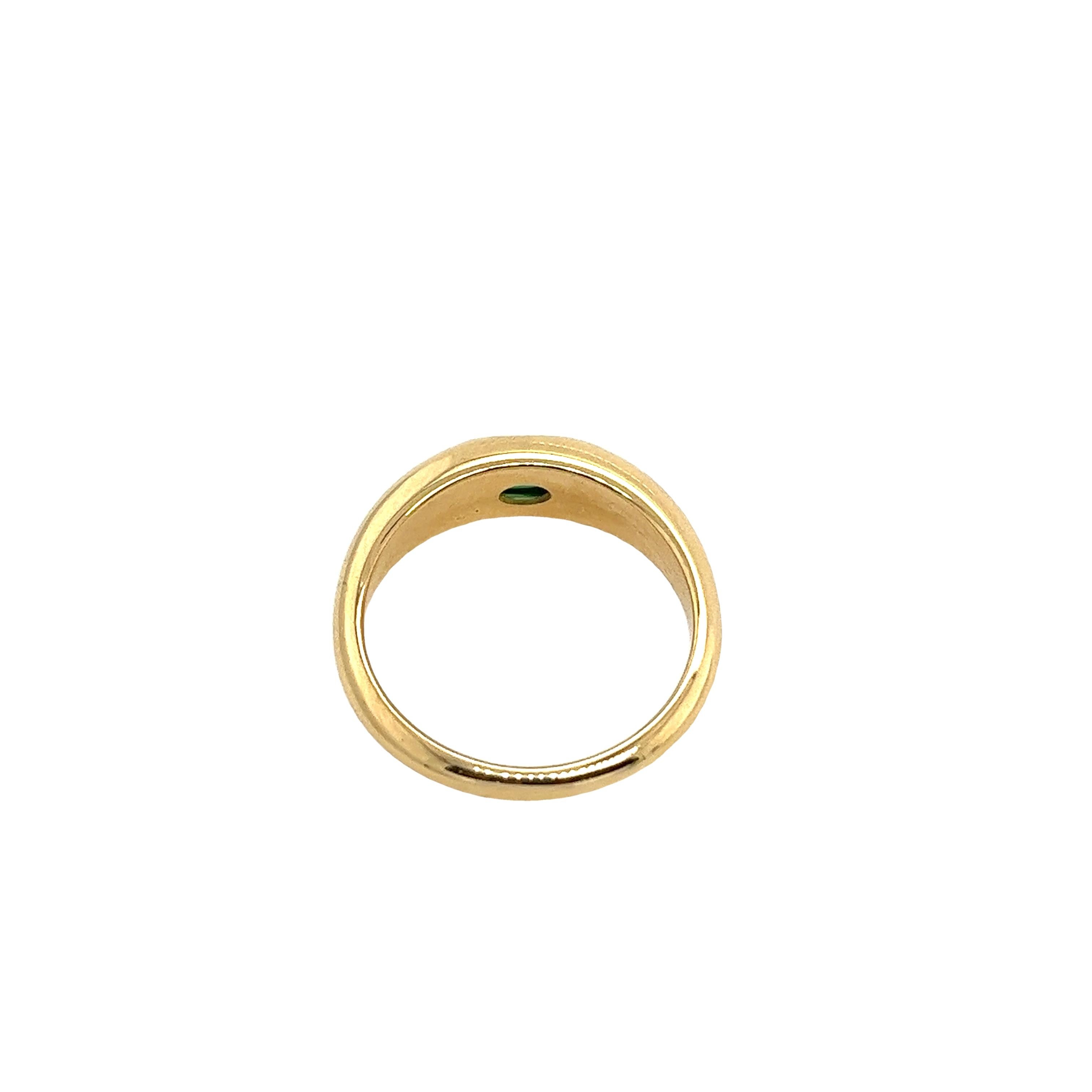18 Karat Gelbgold Ring, gefasst mit 0,40 Karat ovalem Smaragd in natürlicher feiner Qualität Damen im Angebot