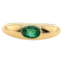 18 Karat Gelbgold Ring, gefasst mit 0,40 Karat ovalem Smaragd in natürlicher feiner Qualität