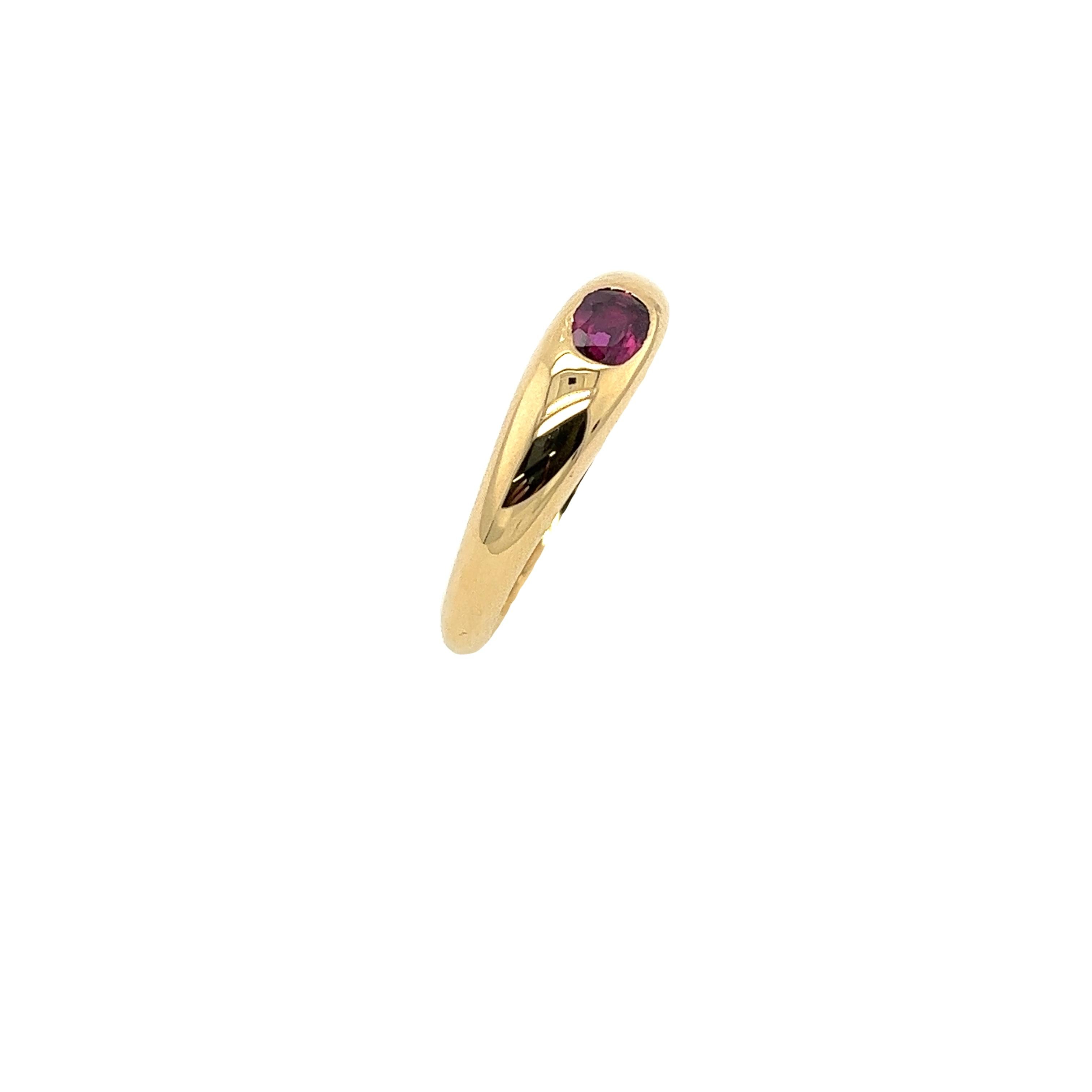 Modern 18ct Yellow Gold Ring, Set With 0.40ct Oval Natural Fine Quality Ruby For Sale