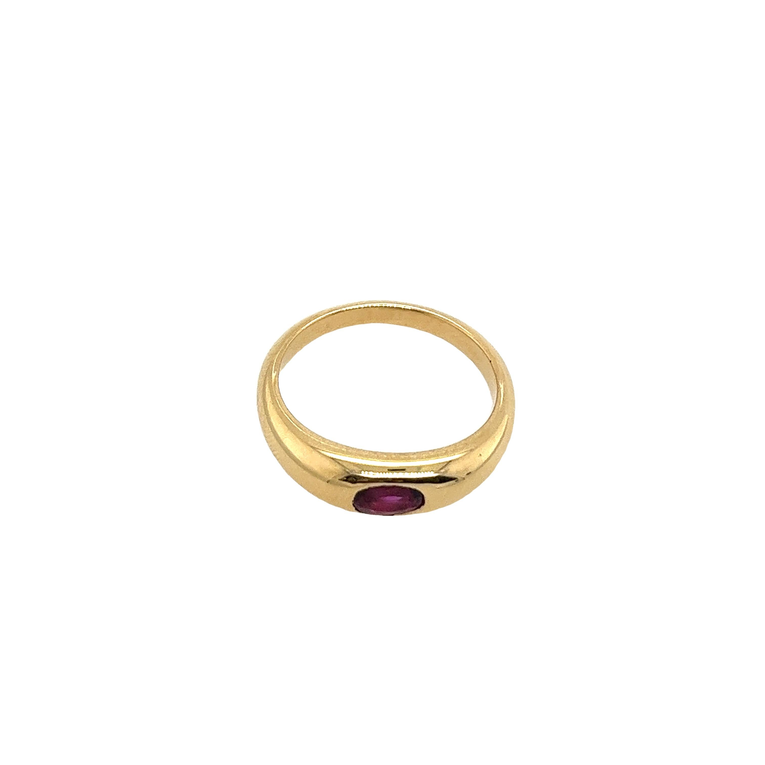 18 Karat Gelbgold Ring, gefasst mit 0,40 Karat ovalem Rubin in natürlicher feiner Qualität Damen im Angebot